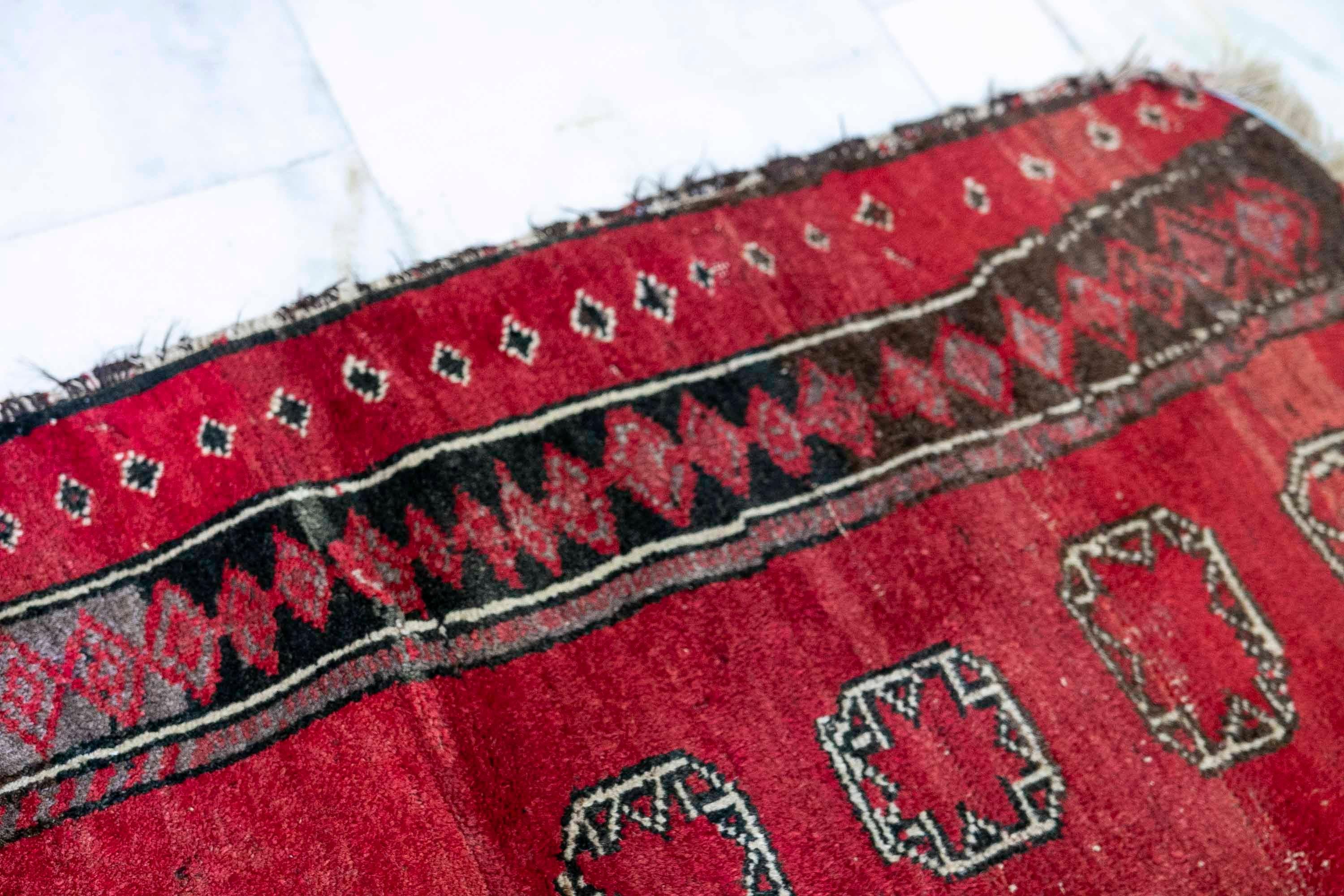 Tapis turc en laine du 19e siècle dans les tons rouges  en vente 4