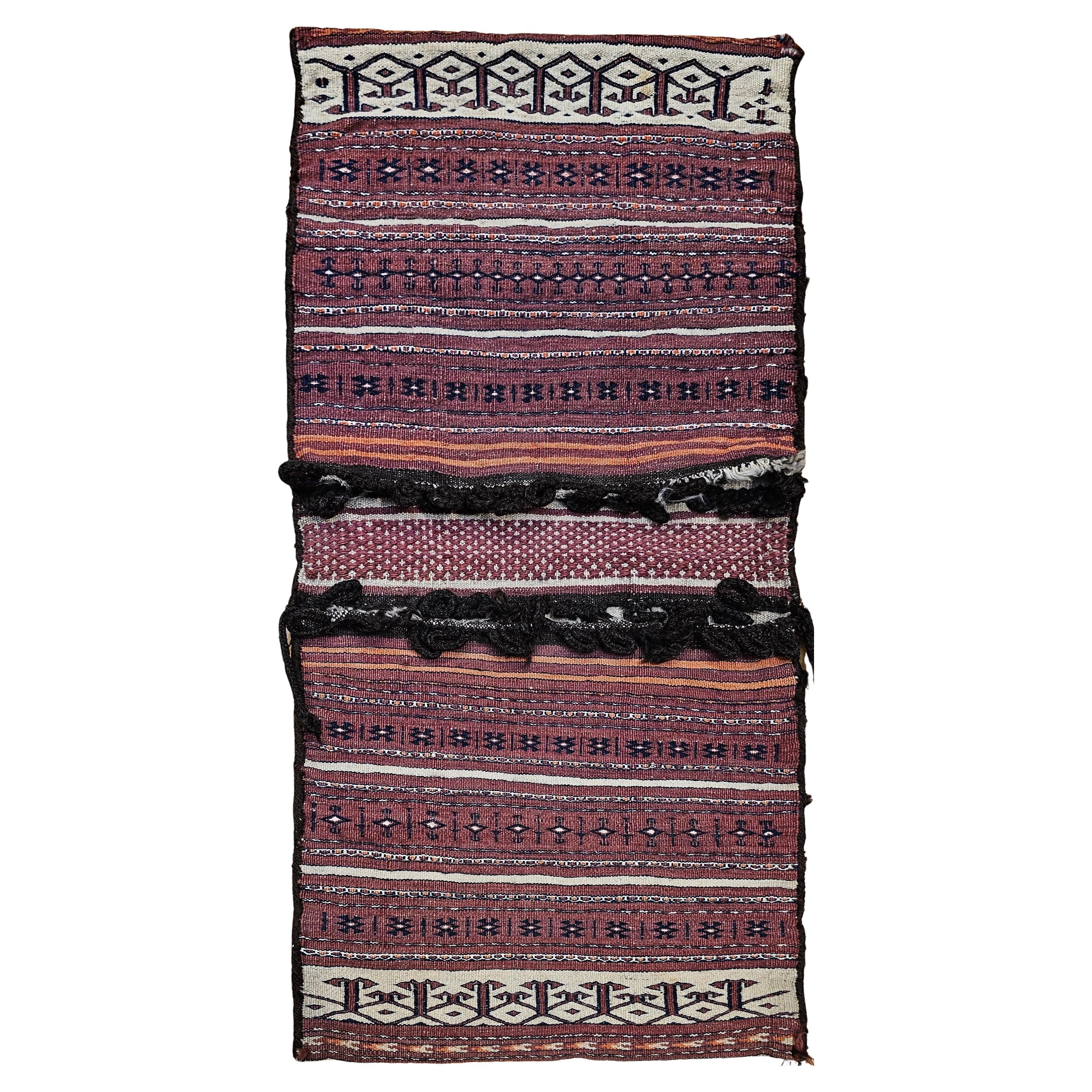Sacoche turkmène du XIXe siècle à motif de rayures Tekke en rouge foncé, ivoire et Brown