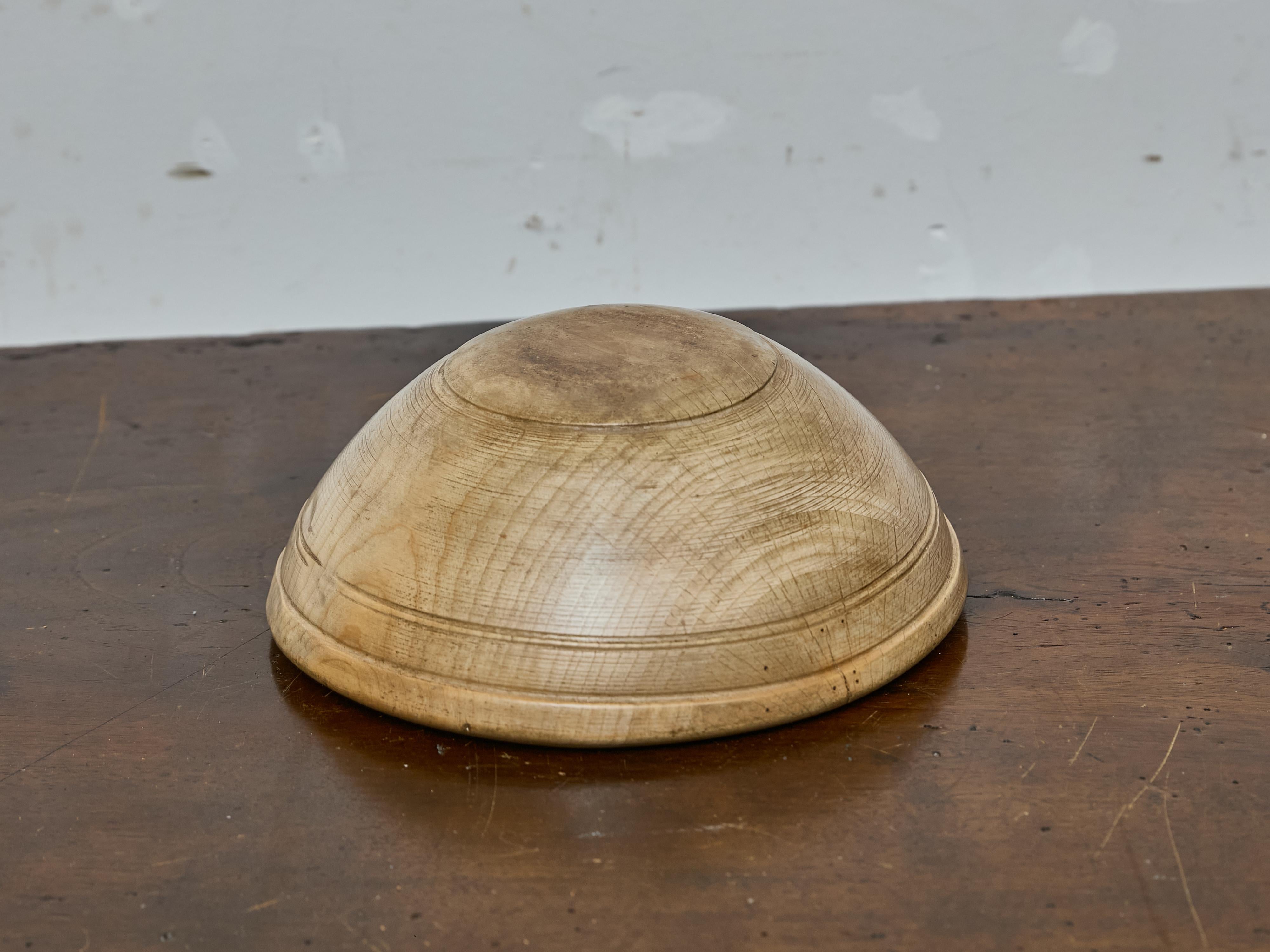 Rustique 19th Century Turned Birchwood Bowl with Patina and Incised Linework en vente