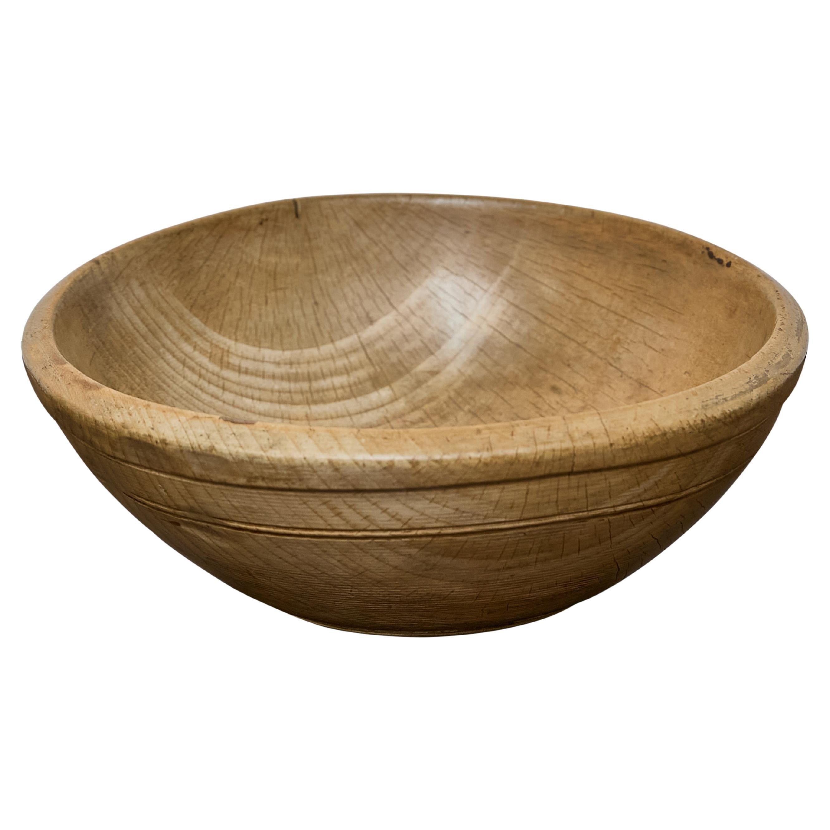 19th Century Turned Birchwood Bowl with Patina and Incised Linework en vente