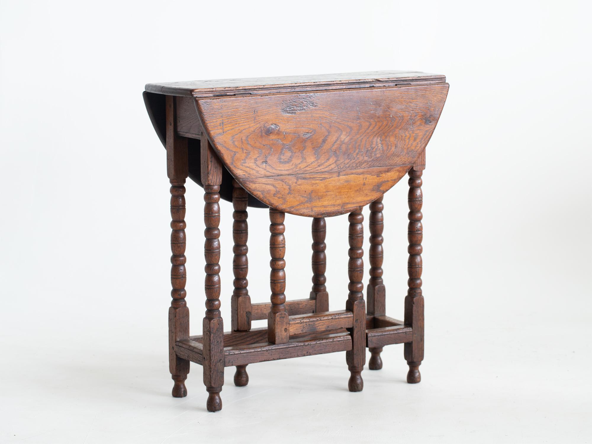 European 19th Century Turned Oak Gateleg Table For Sale