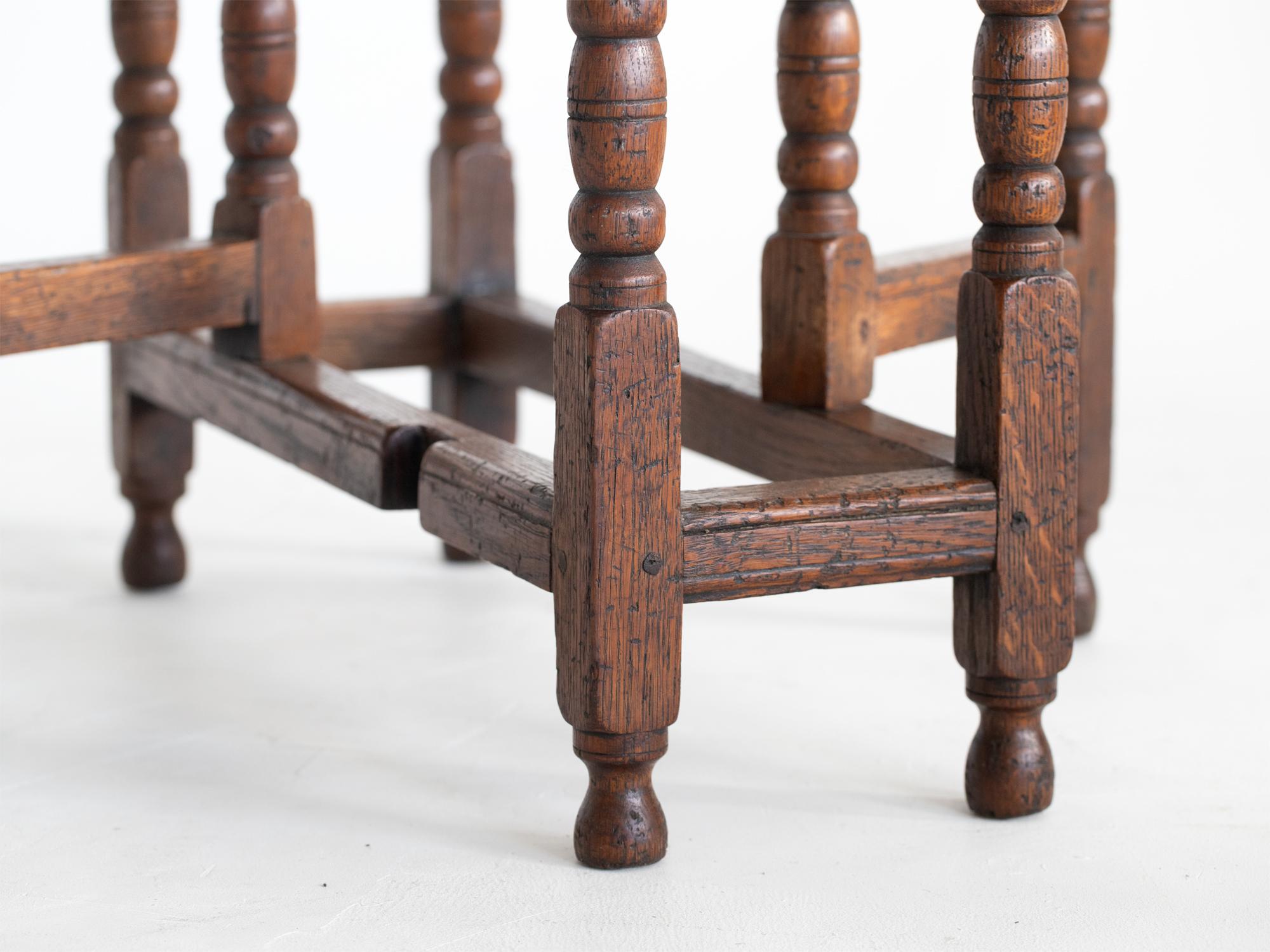 19th Century Turned Oak Gateleg Table For Sale 4