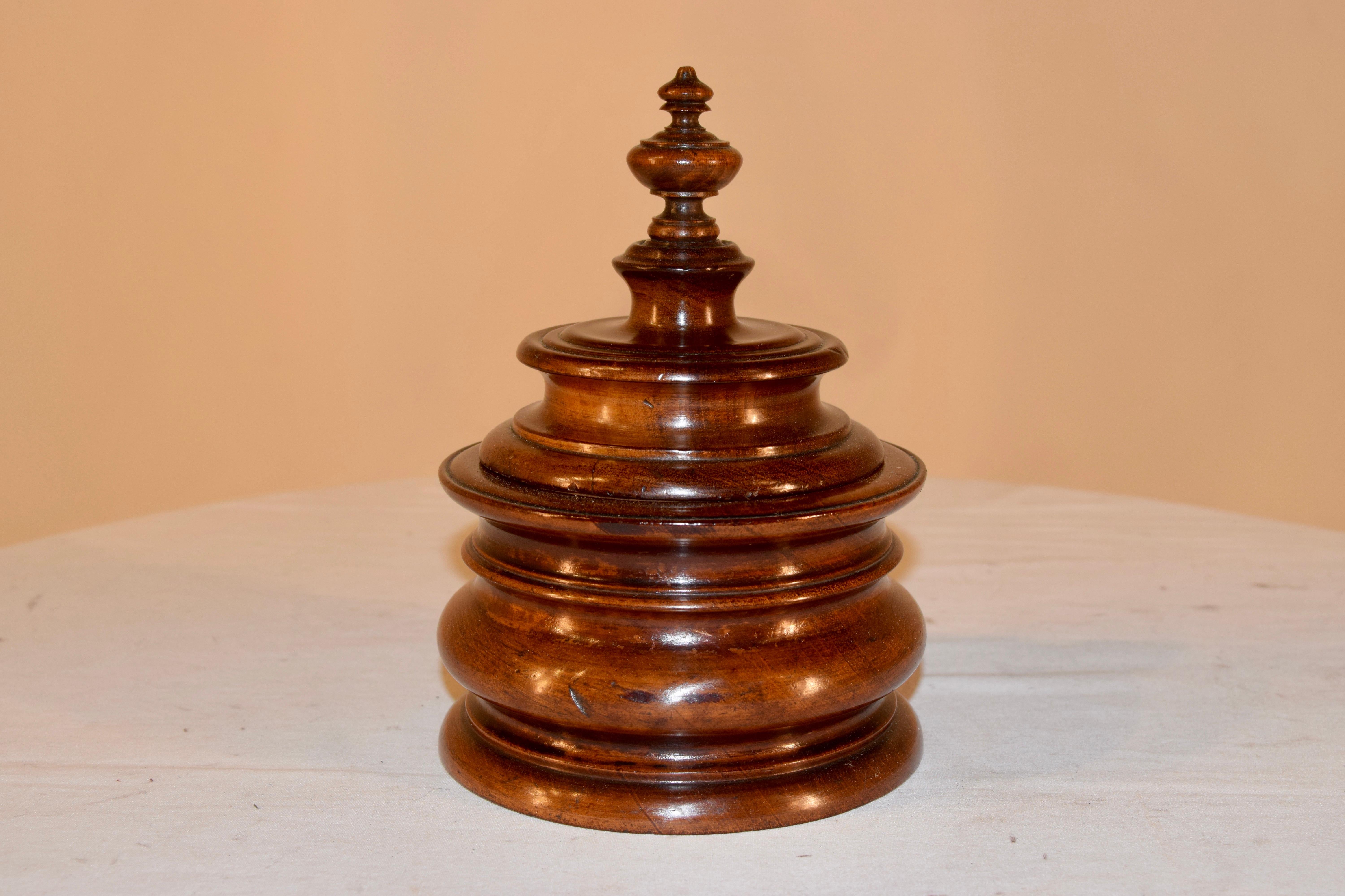 19th century lidded turned treen jar with a lovely shape. The top is expertly turned and finished with a finial on the top and fits on the lovely hand turned base.