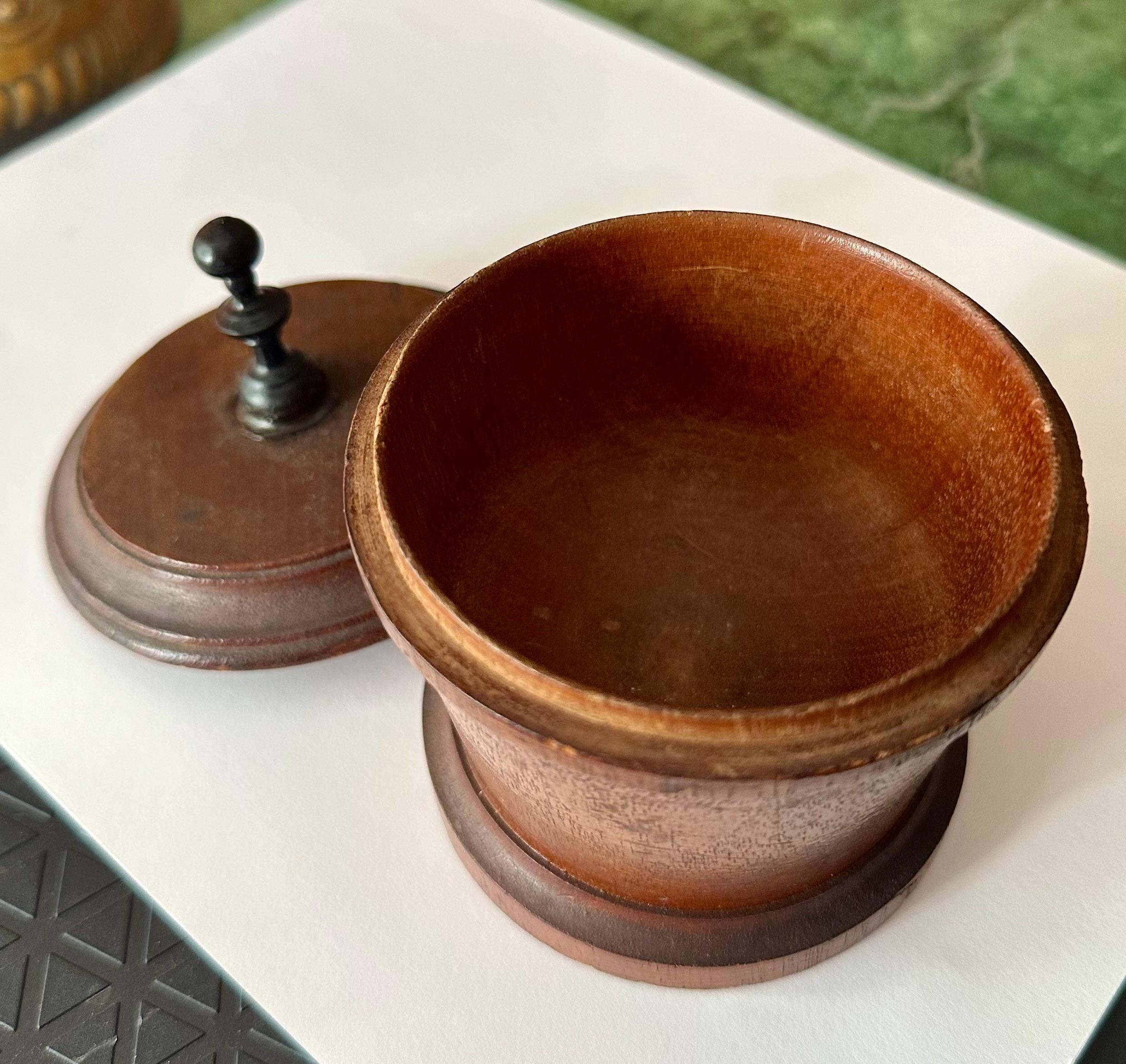 19th Century Turned Wood Tobacco Jar. In Good Condition For Sale In Vero Beach, FL