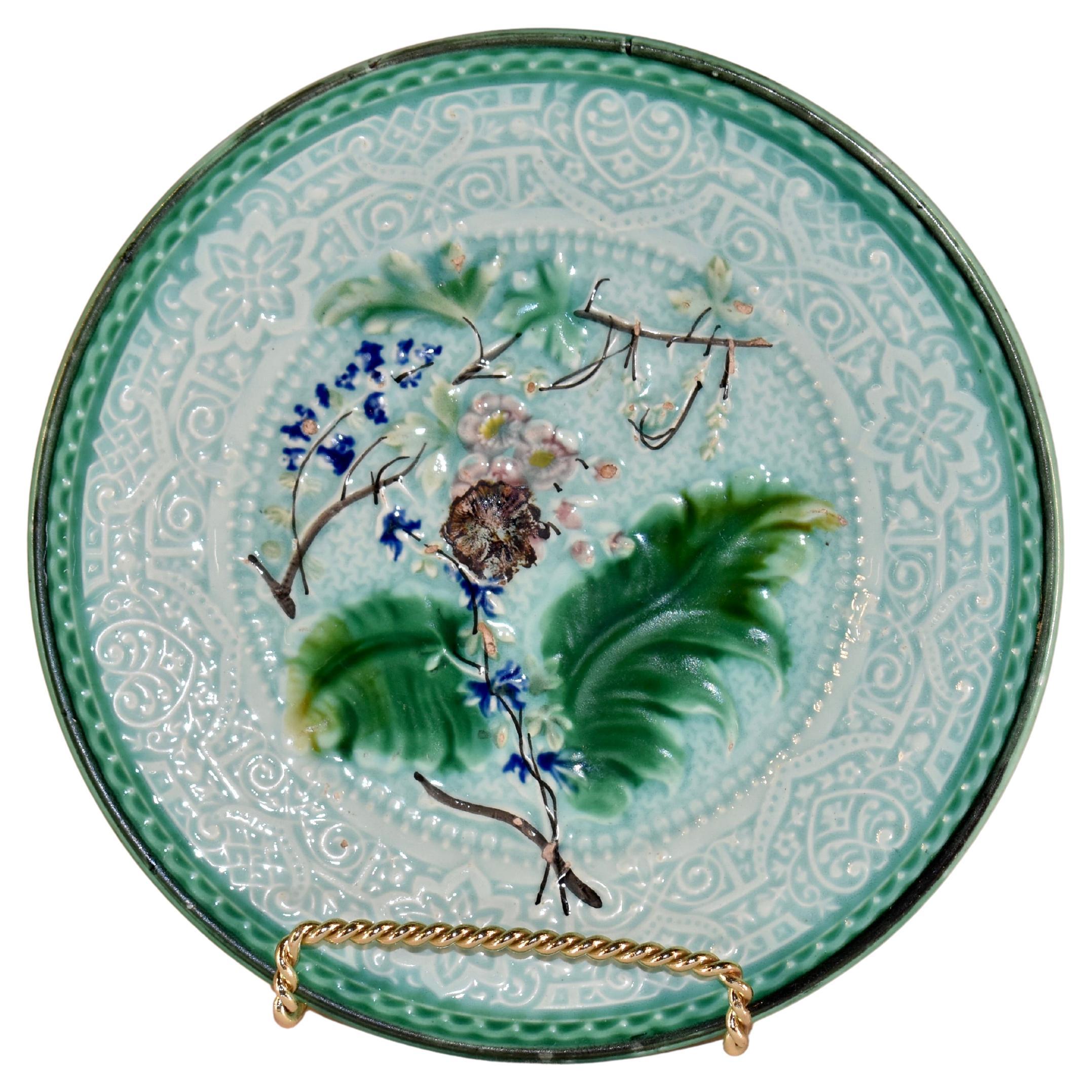Assiette en majolique turquoise du 19e siècle