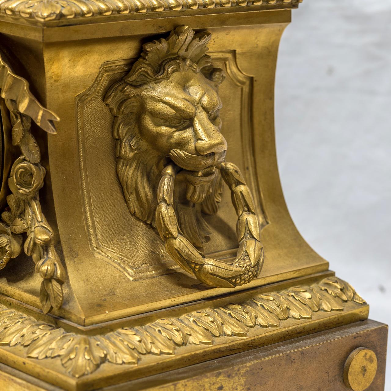 Pendule en porcelaine et bronze doré turquoise du 19e siècle de style Sèvres en vente 1