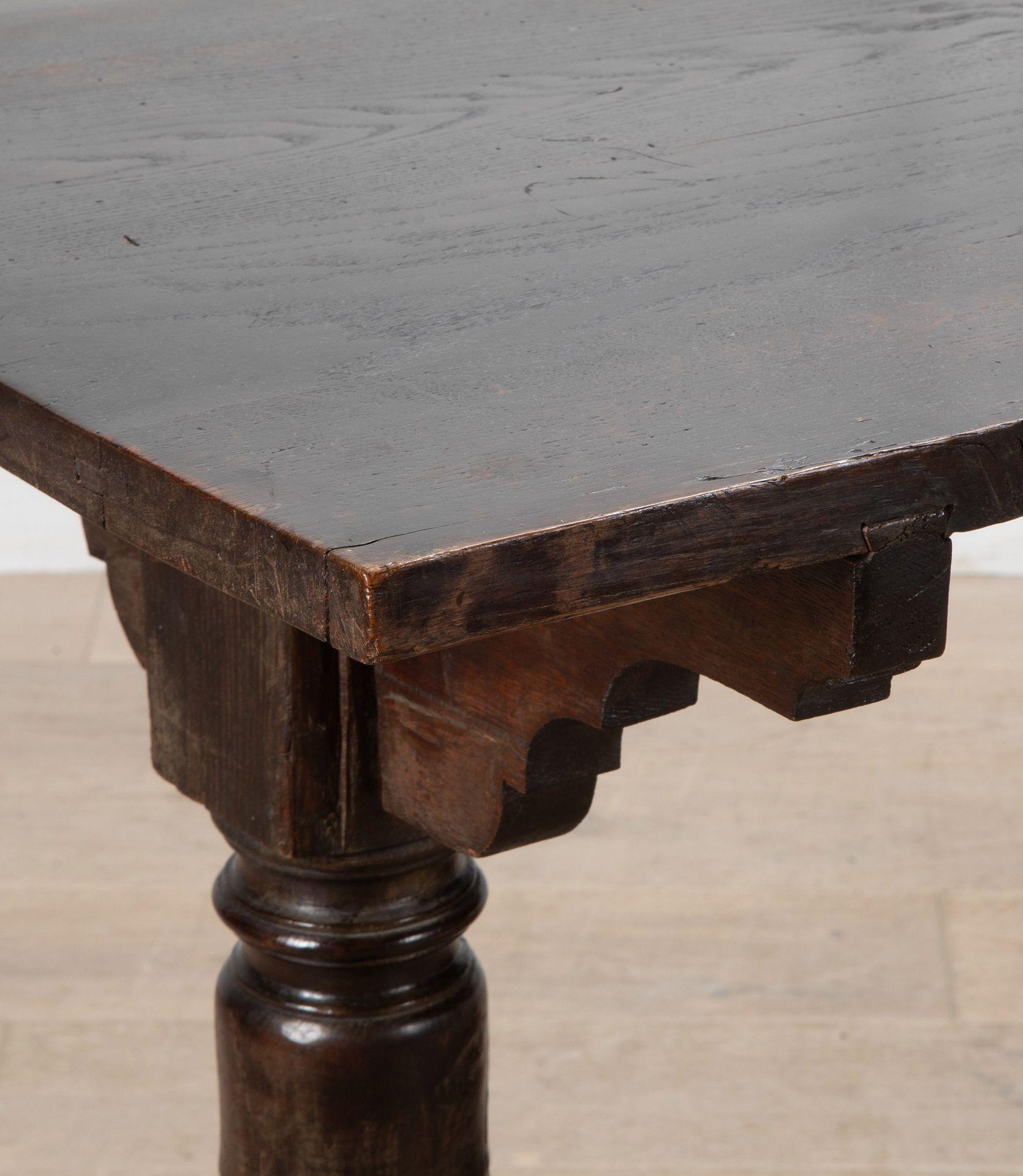 Table à manger longue toscane du 19e siècle en vente 5