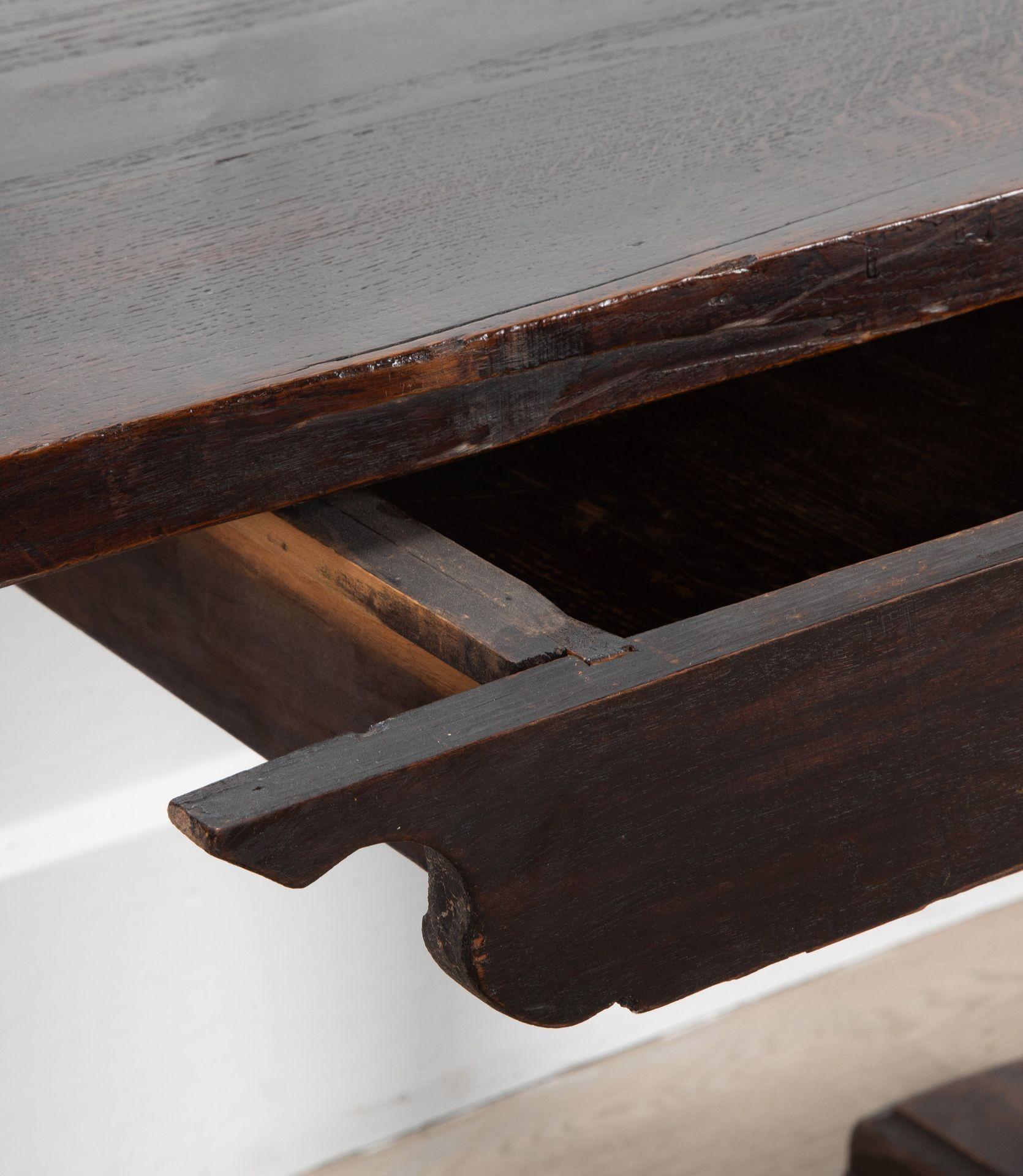 Table à manger longue toscane du 19e siècle en vente 7