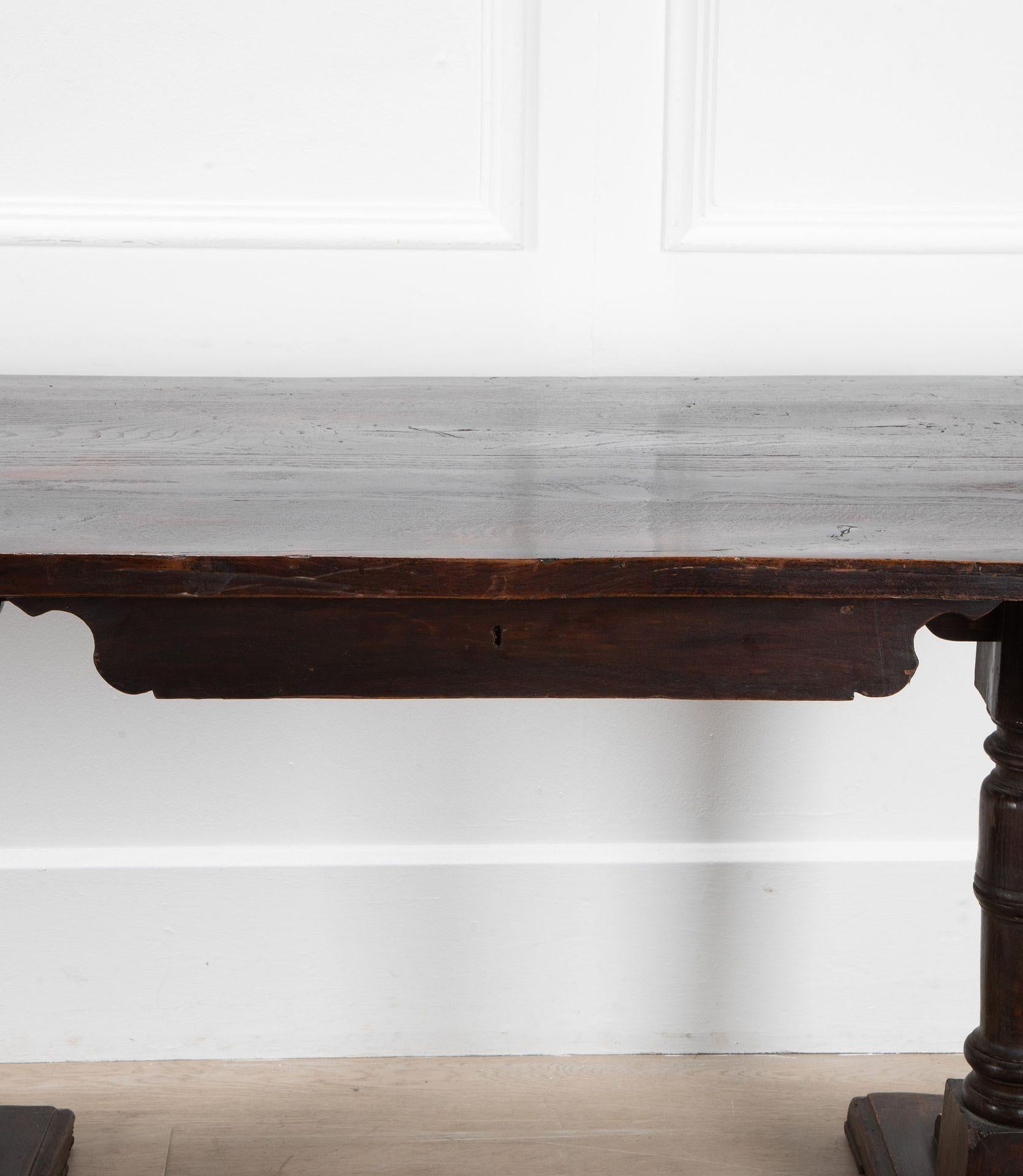 Table à manger longue toscane du 19e siècle en vente 9