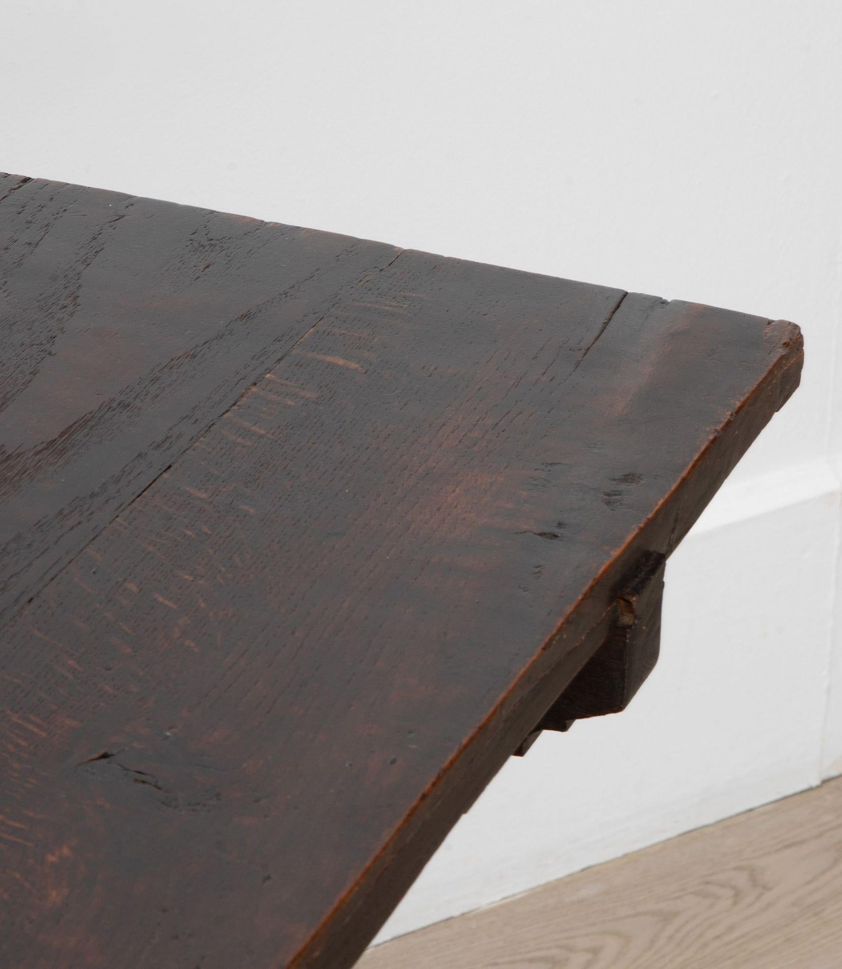 Table à manger longue toscane du 19e siècle en vente 1