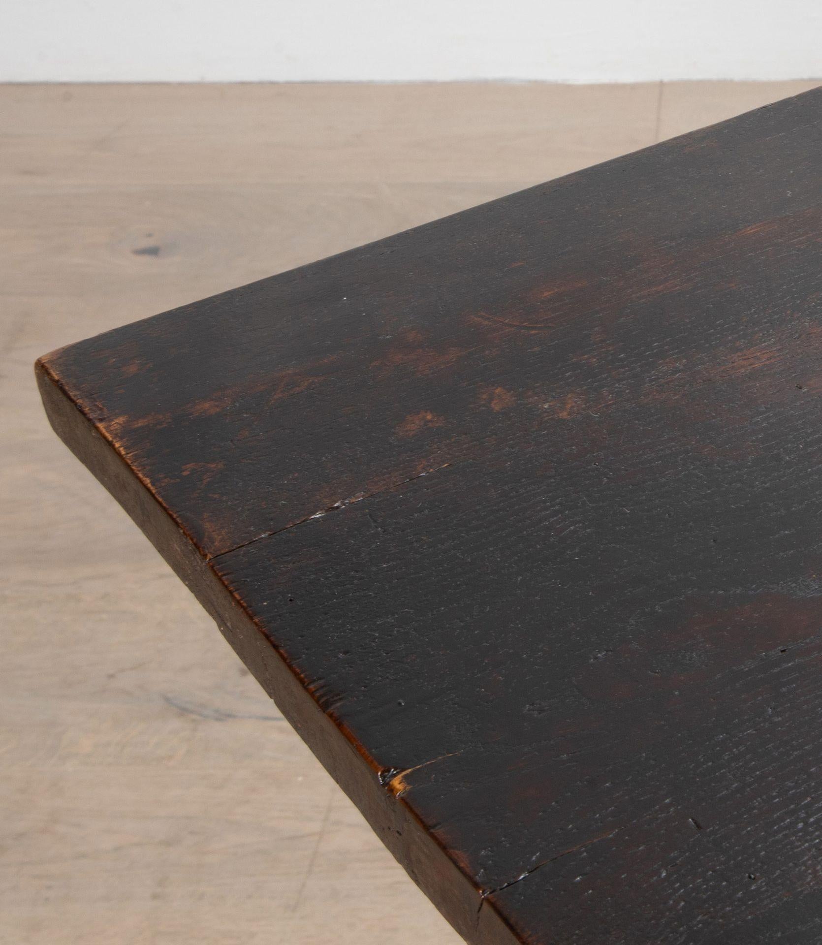 Table à manger longue toscane du 19e siècle en vente 3