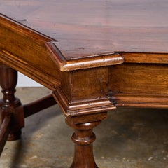 Tavolo ottagonale toscano in noce e pino del XIX secolo