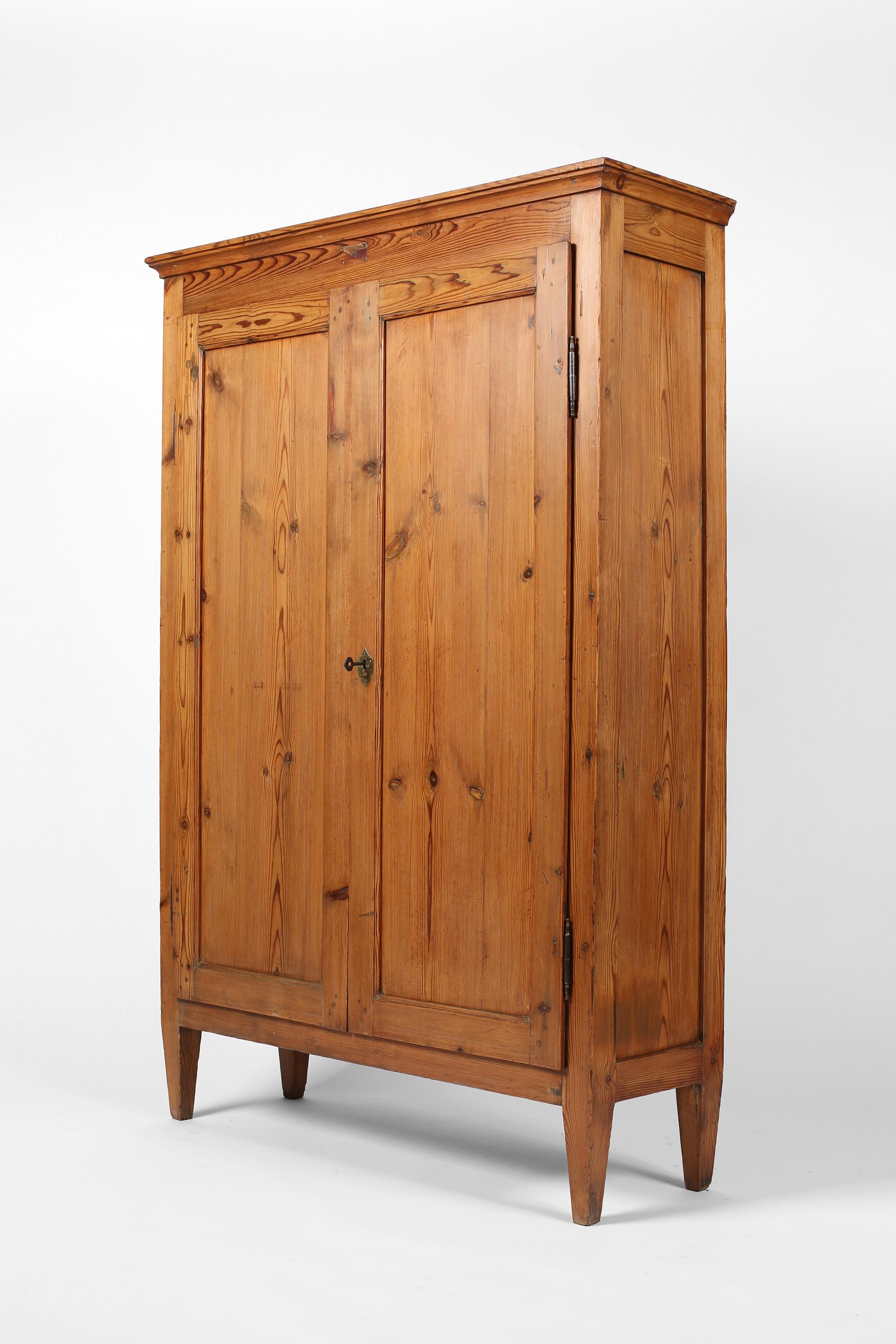 Armoire en pin toscan du 19ème siècle Cuisine rustique italienne en vente 8