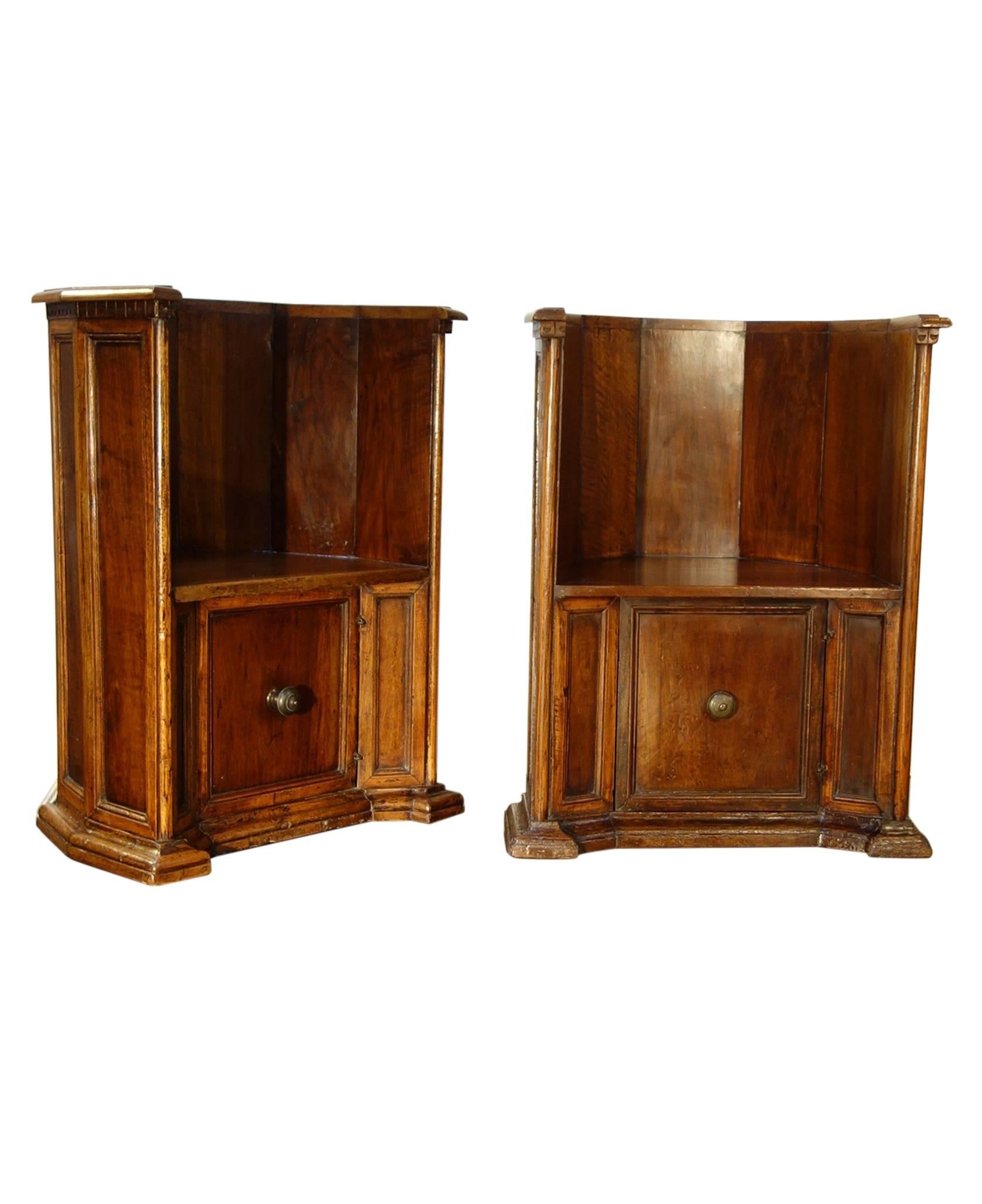 19th Century Tuscan Renaissance Pozzetto Pair of Walnut Barrel Chairs.
Pozzetto shape 15th Century Style Florentine room chairs.
Rare, hand-carved solid Italian walnut polygonal-shape chairs with seven panel back segments and hinged door revealing