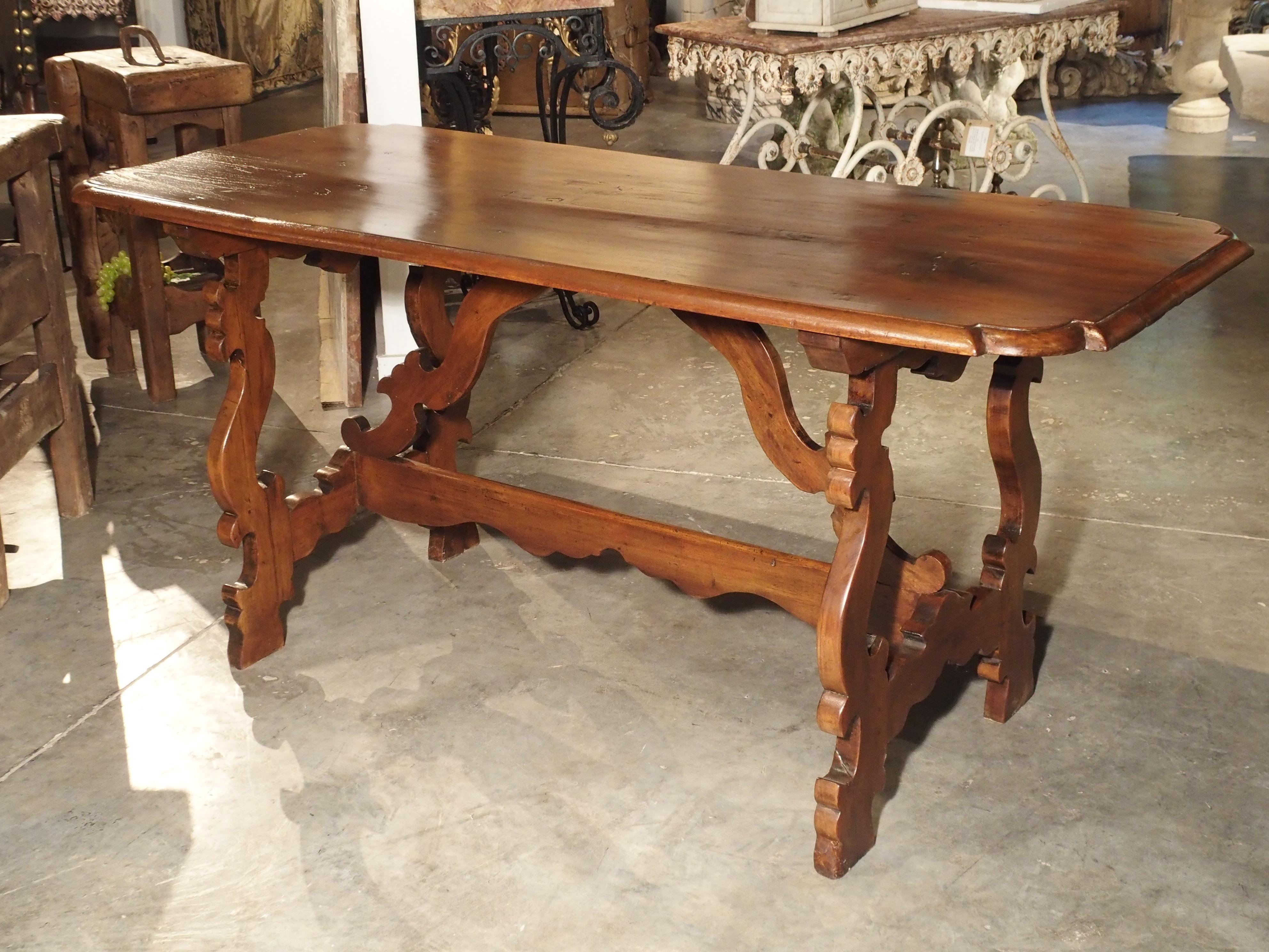 19th Century Tuscan Walnut Table with Shaped Wooden Stretchers For Sale 7