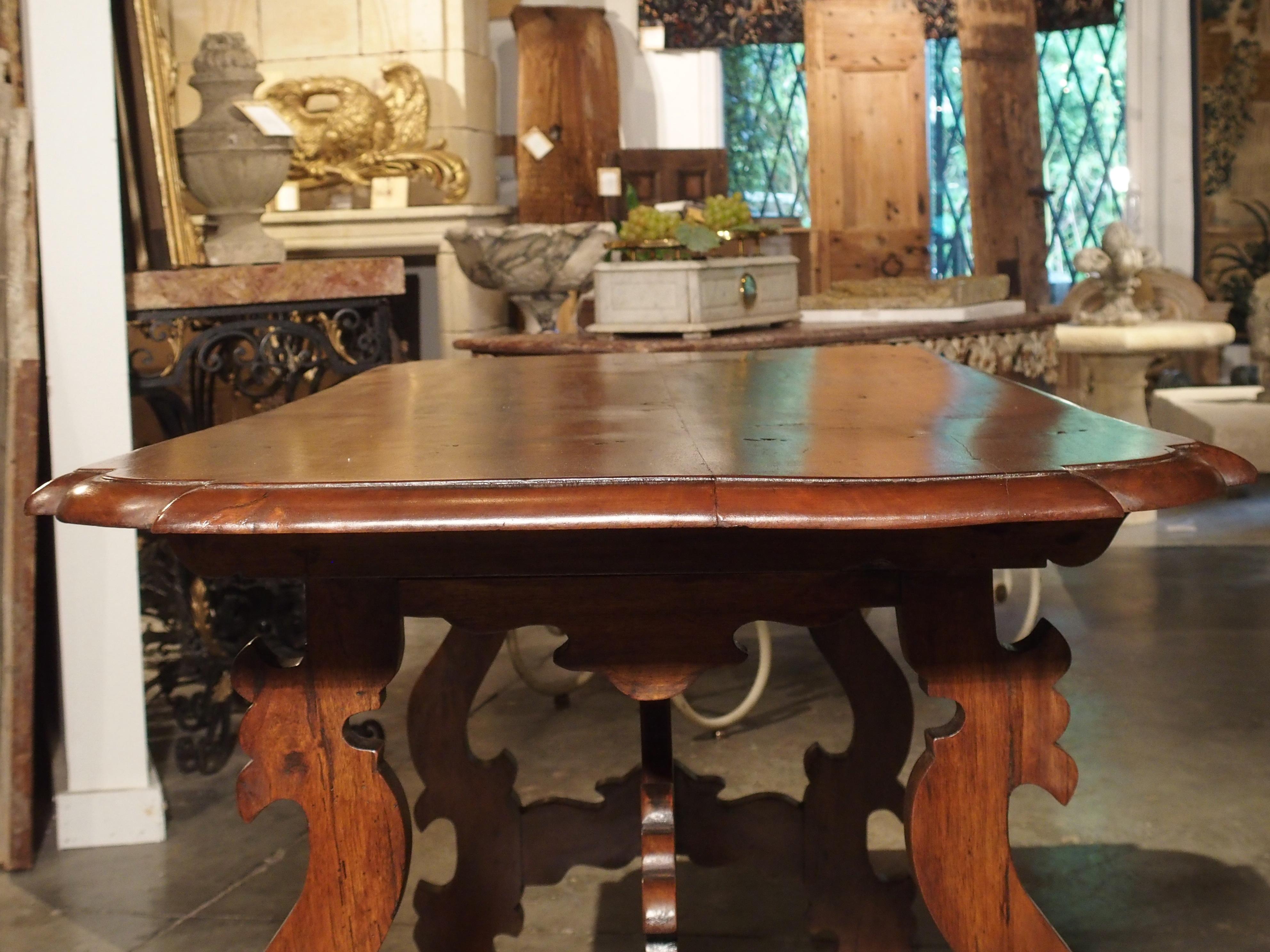 19th Century Tuscan Walnut Table with Shaped Wooden Stretchers For Sale 14