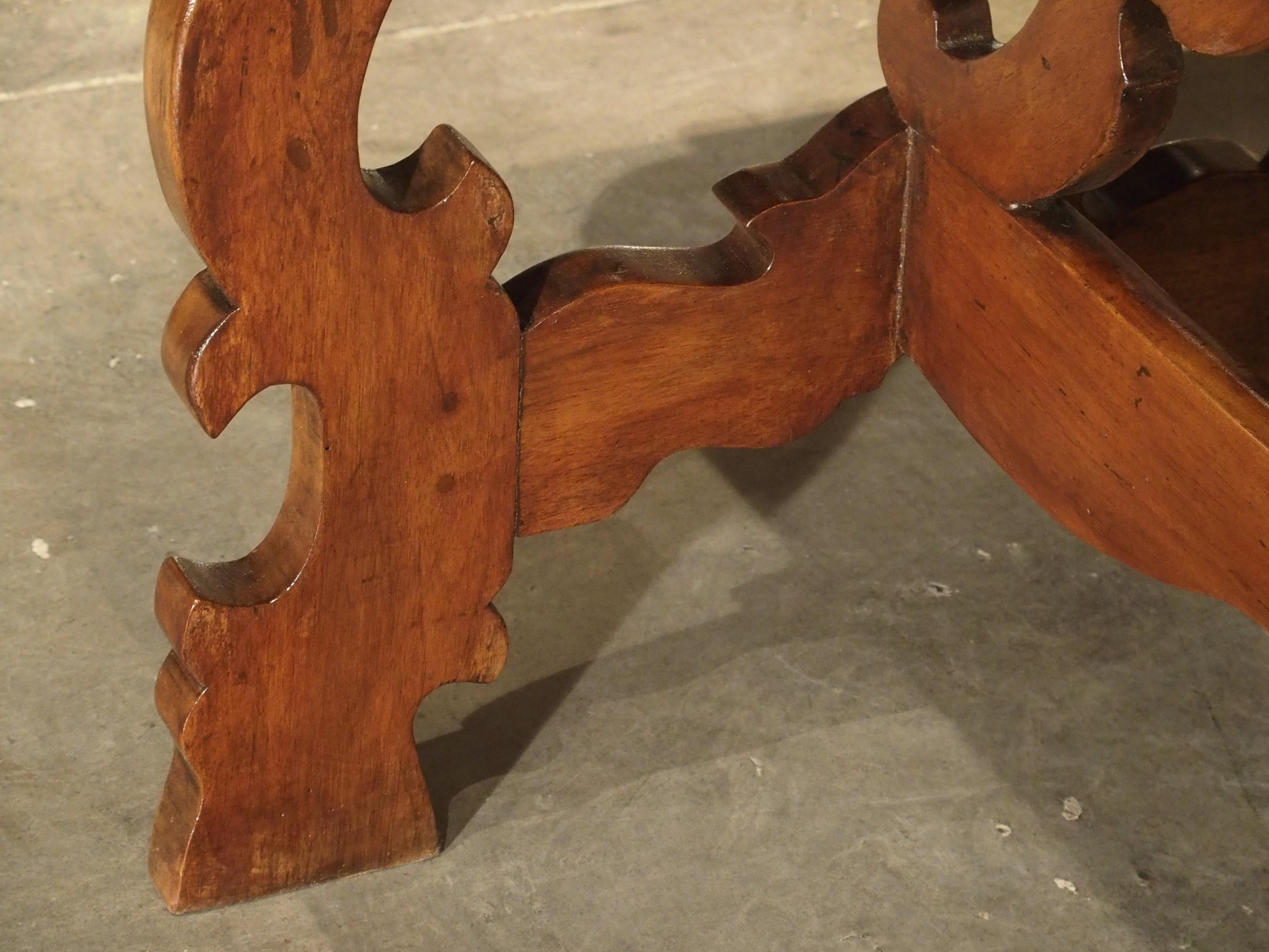 19th Century Tuscan Walnut Table with Shaped Wooden Stretchers For Sale 2