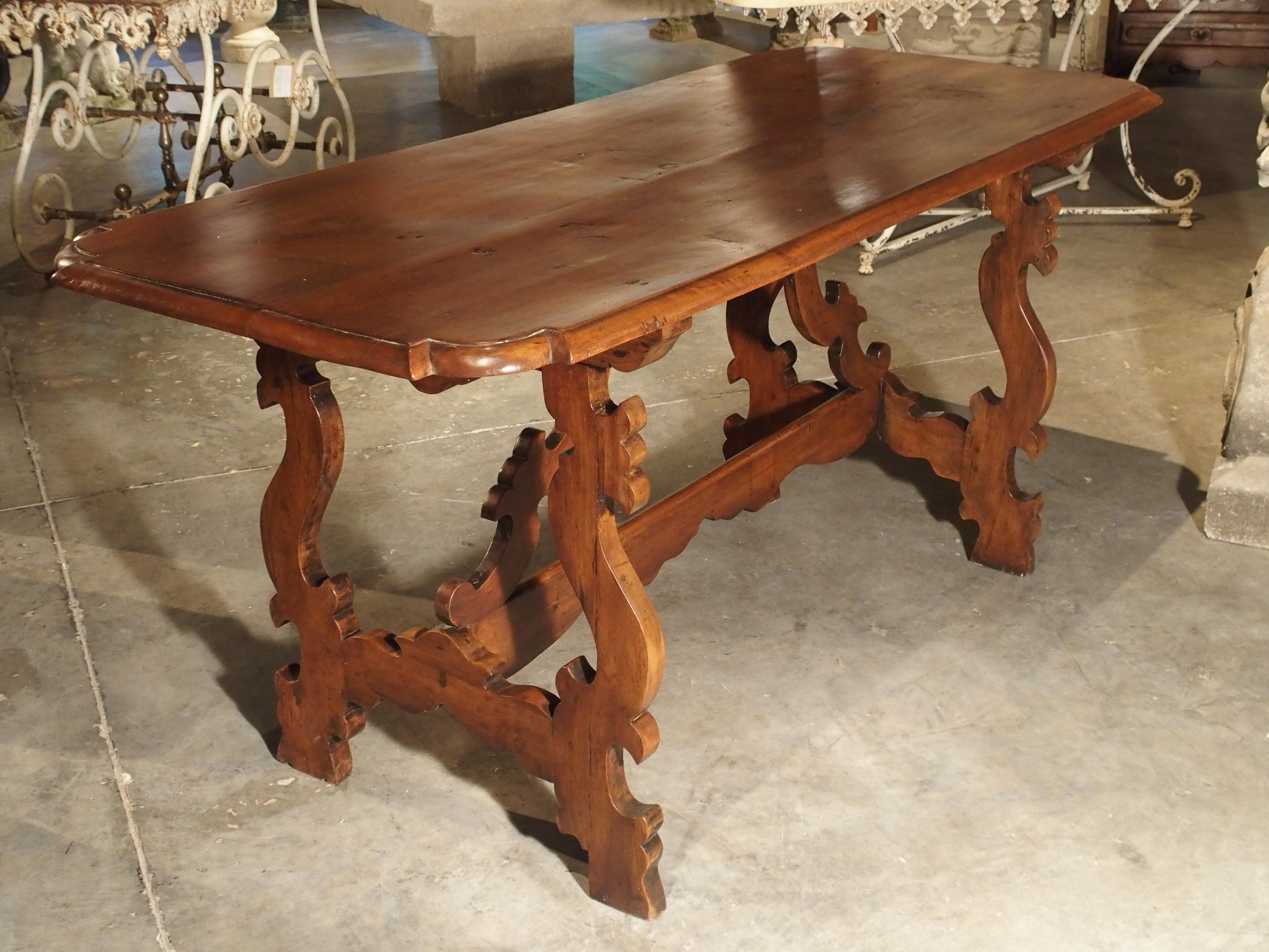 19th Century Tuscan Walnut Table with Shaped Wooden Stretchers For Sale 3