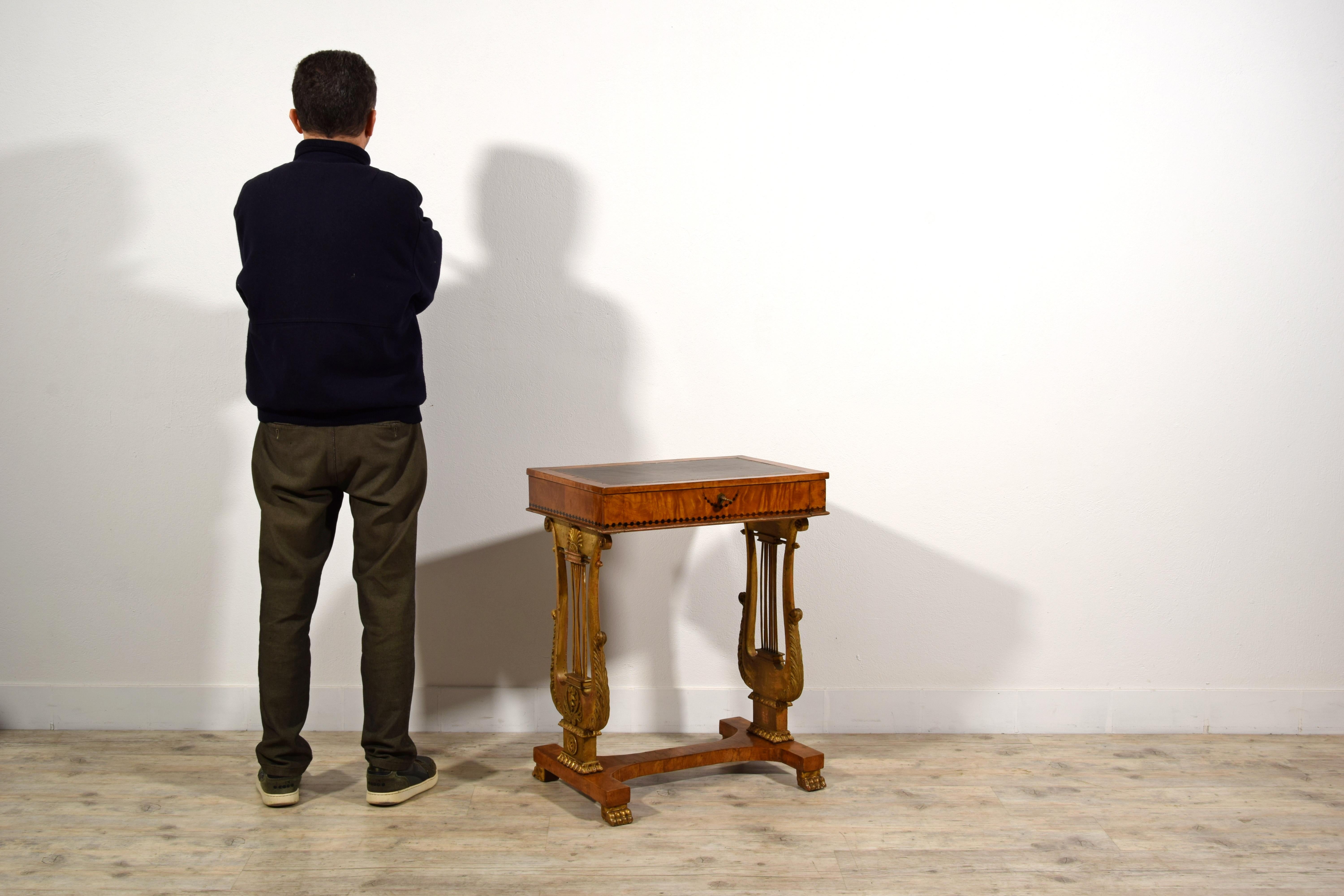 Table basse toscane Charles X du 19ème siècle en vente 4