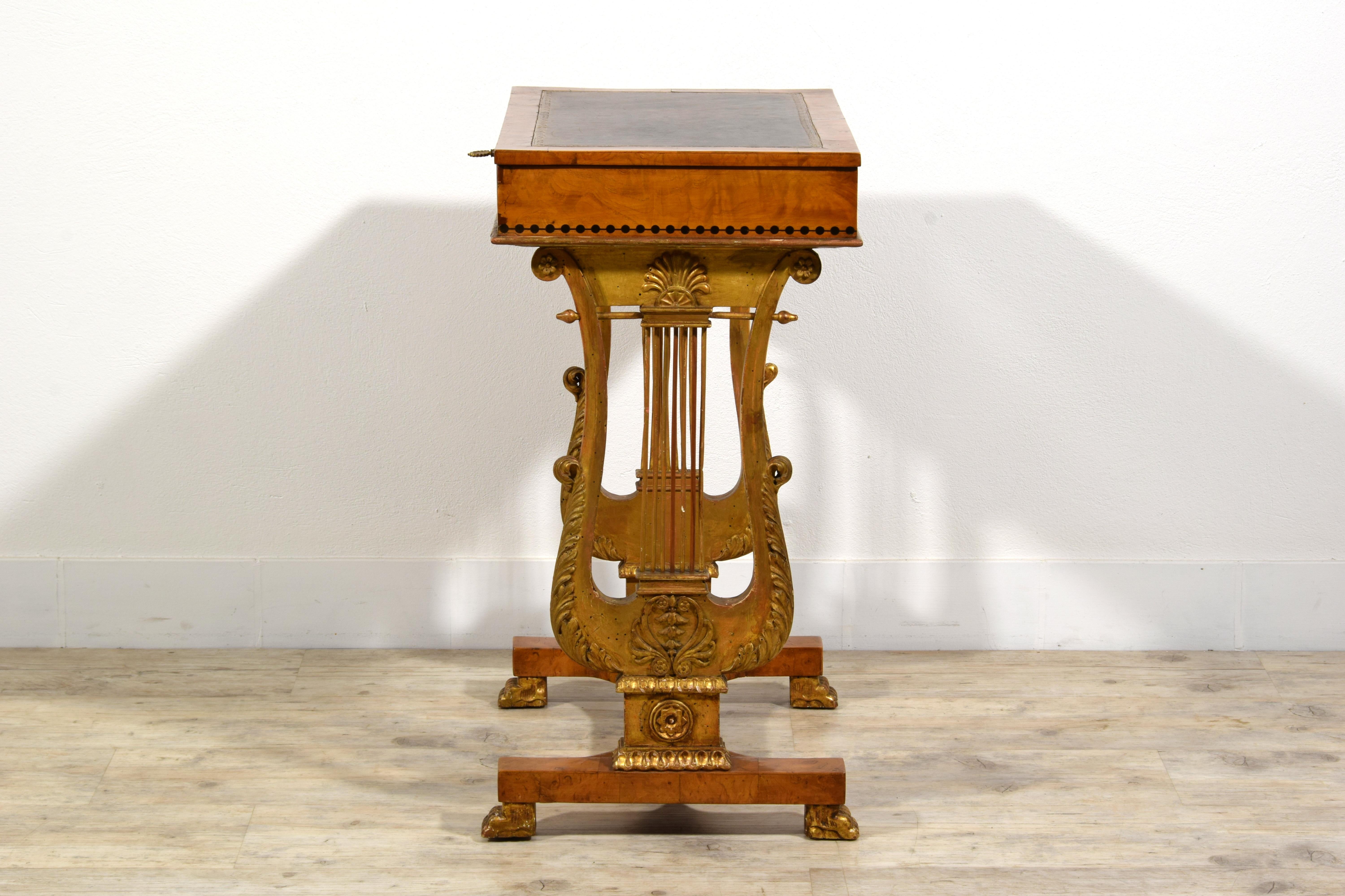 Table basse toscane Charles X du 19ème siècle en vente 11