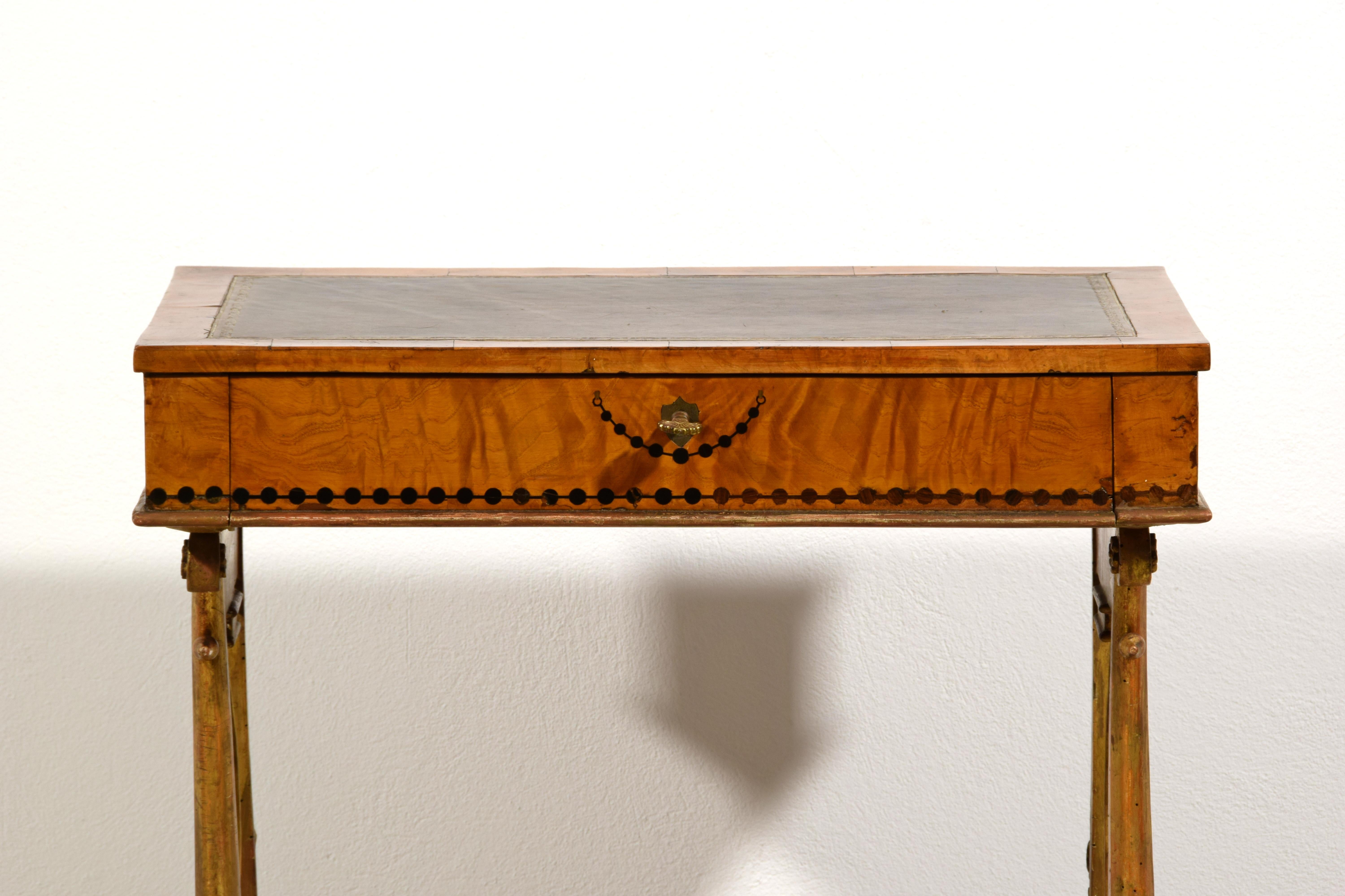 Table basse toscane Charles X du 19ème siècle en vente 14