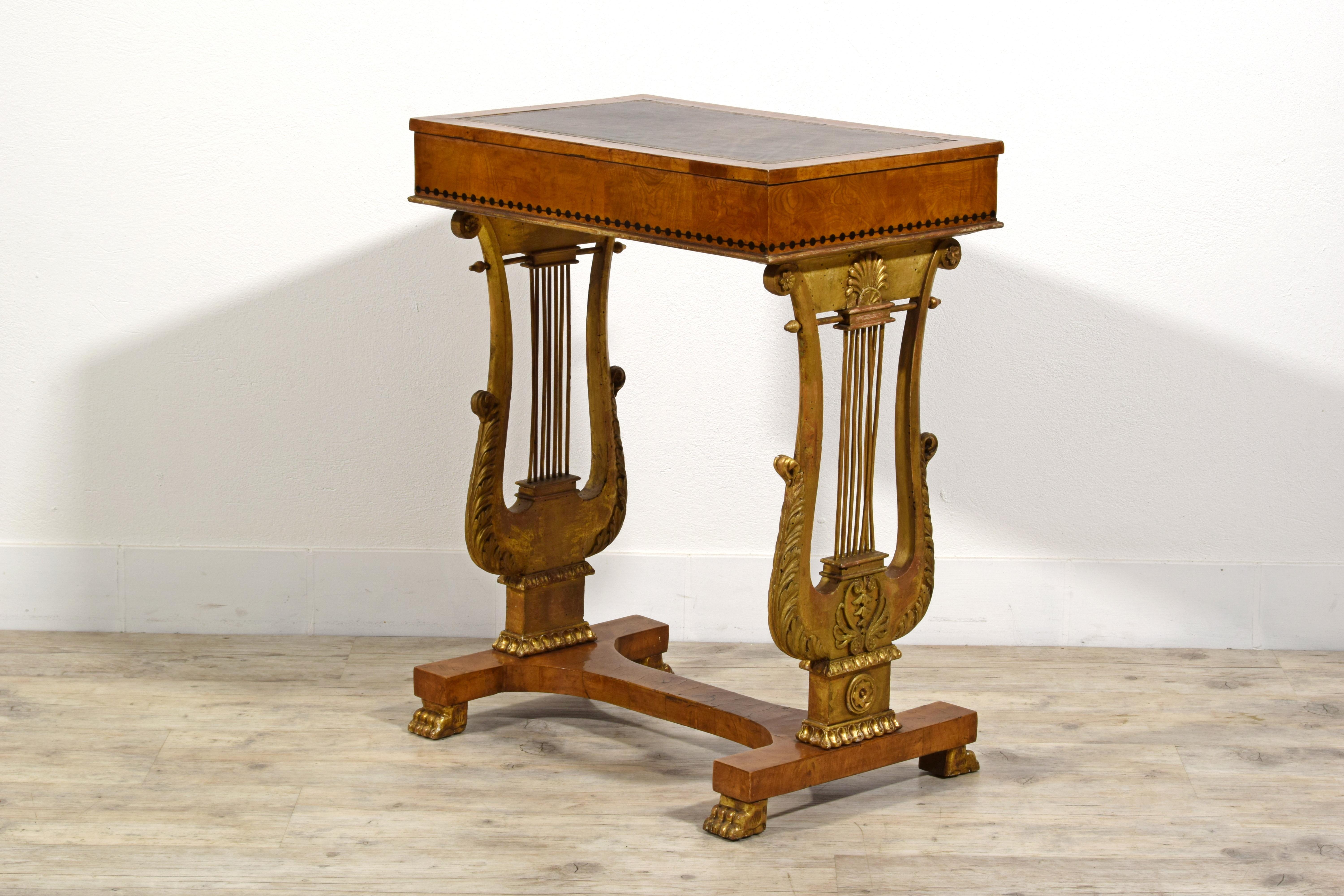 Bois Table basse toscane Charles X du 19ème siècle en vente