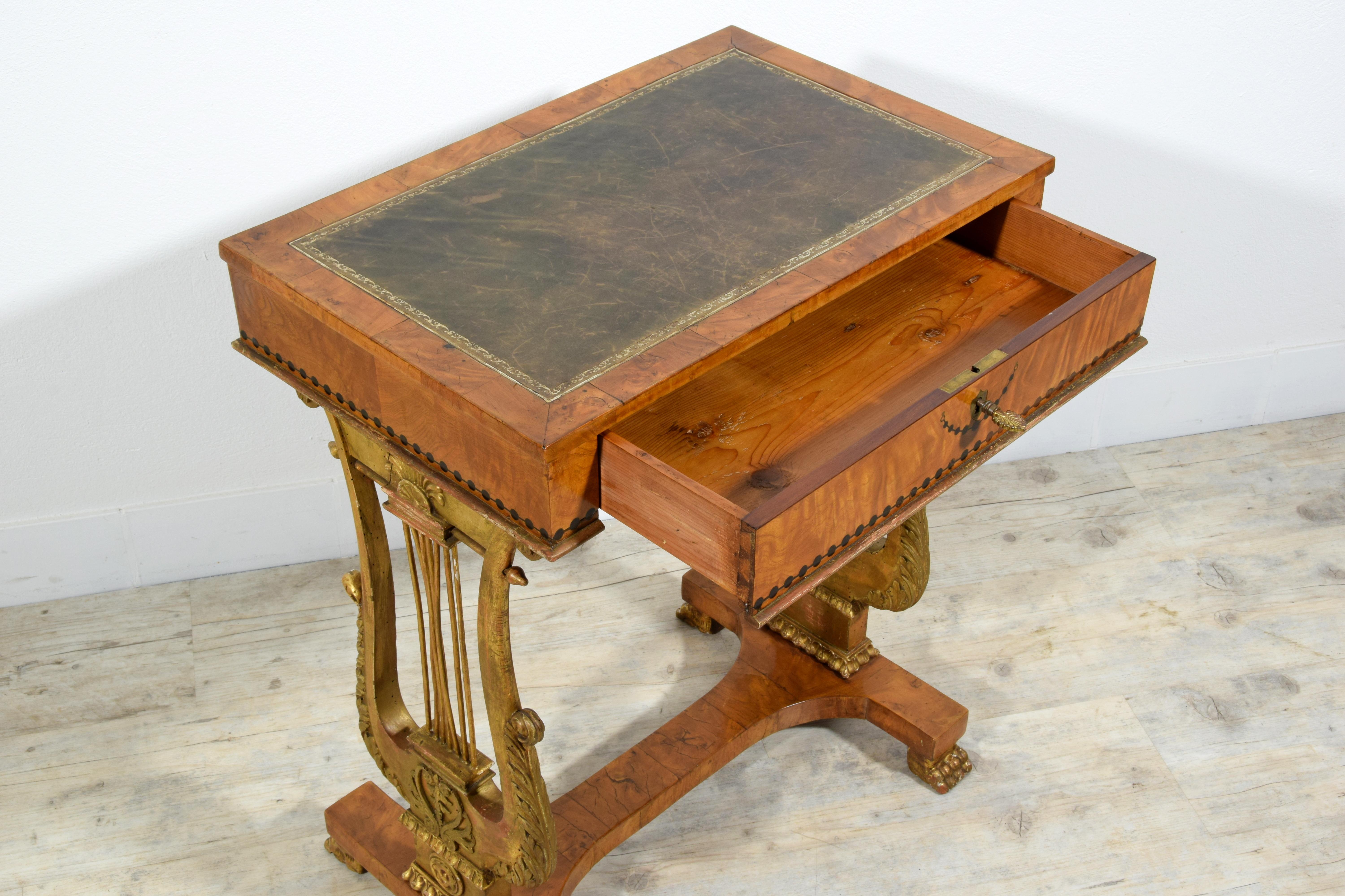 Table basse toscane Charles X du 19ème siècle en vente 2