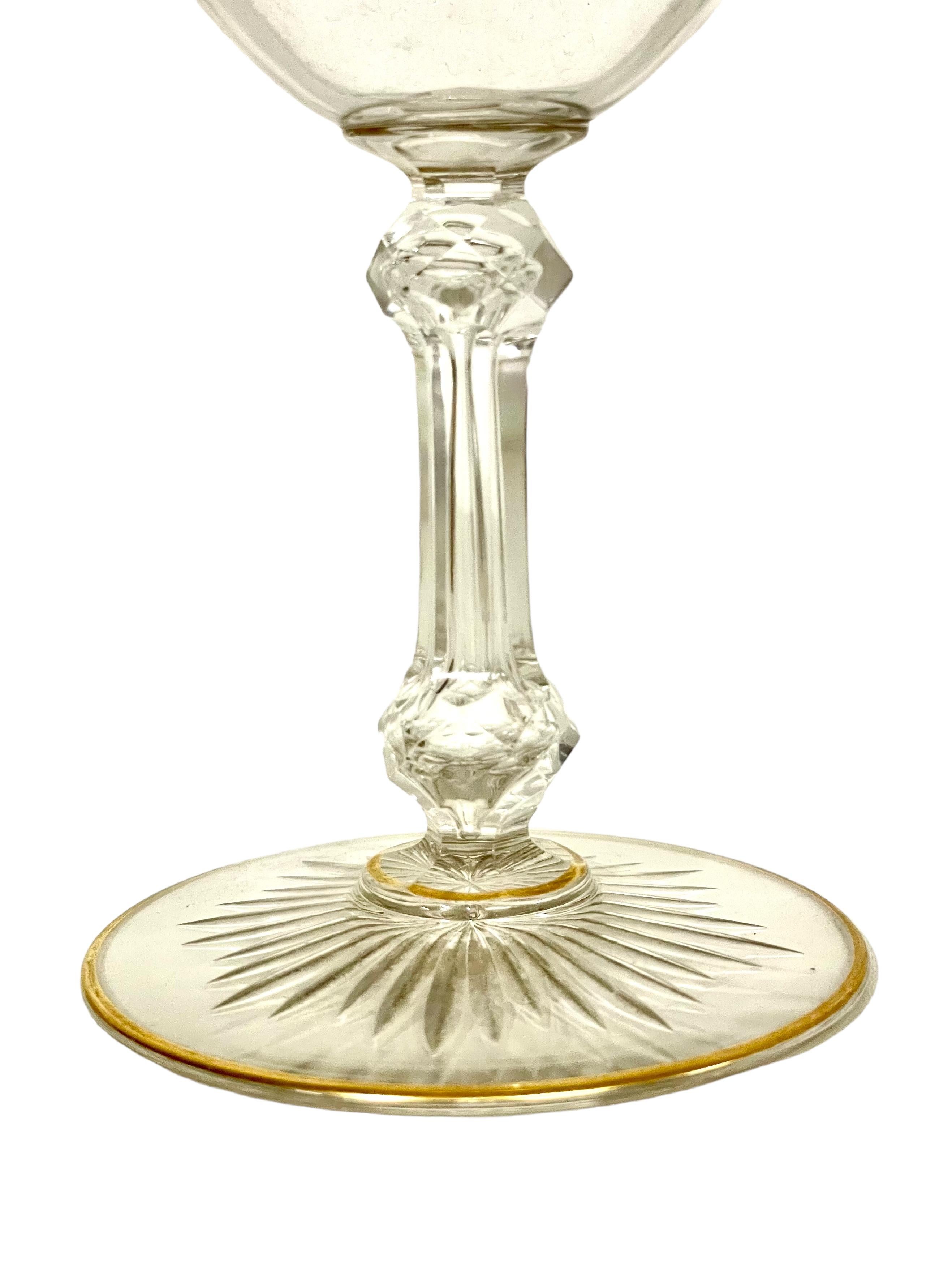 Dodici bicchieri da champagne in cristallo dorato del XIX secolo nello stile di Saint Louis In condizioni buone in vendita a LA CIOTAT, FR