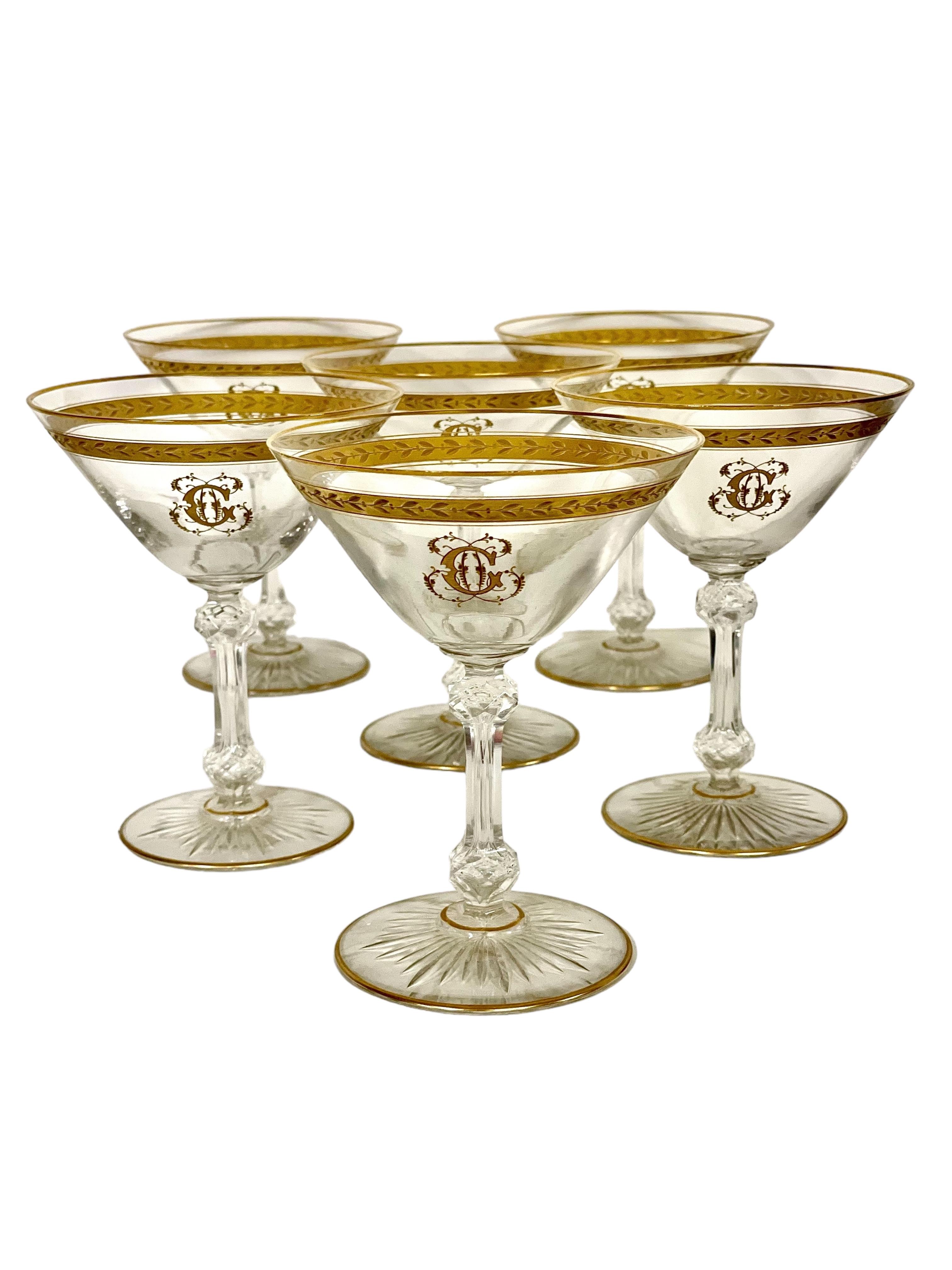 Dodici bicchieri da champagne in cristallo dorato del XIX secolo nello stile di Saint Louis in vendita 1