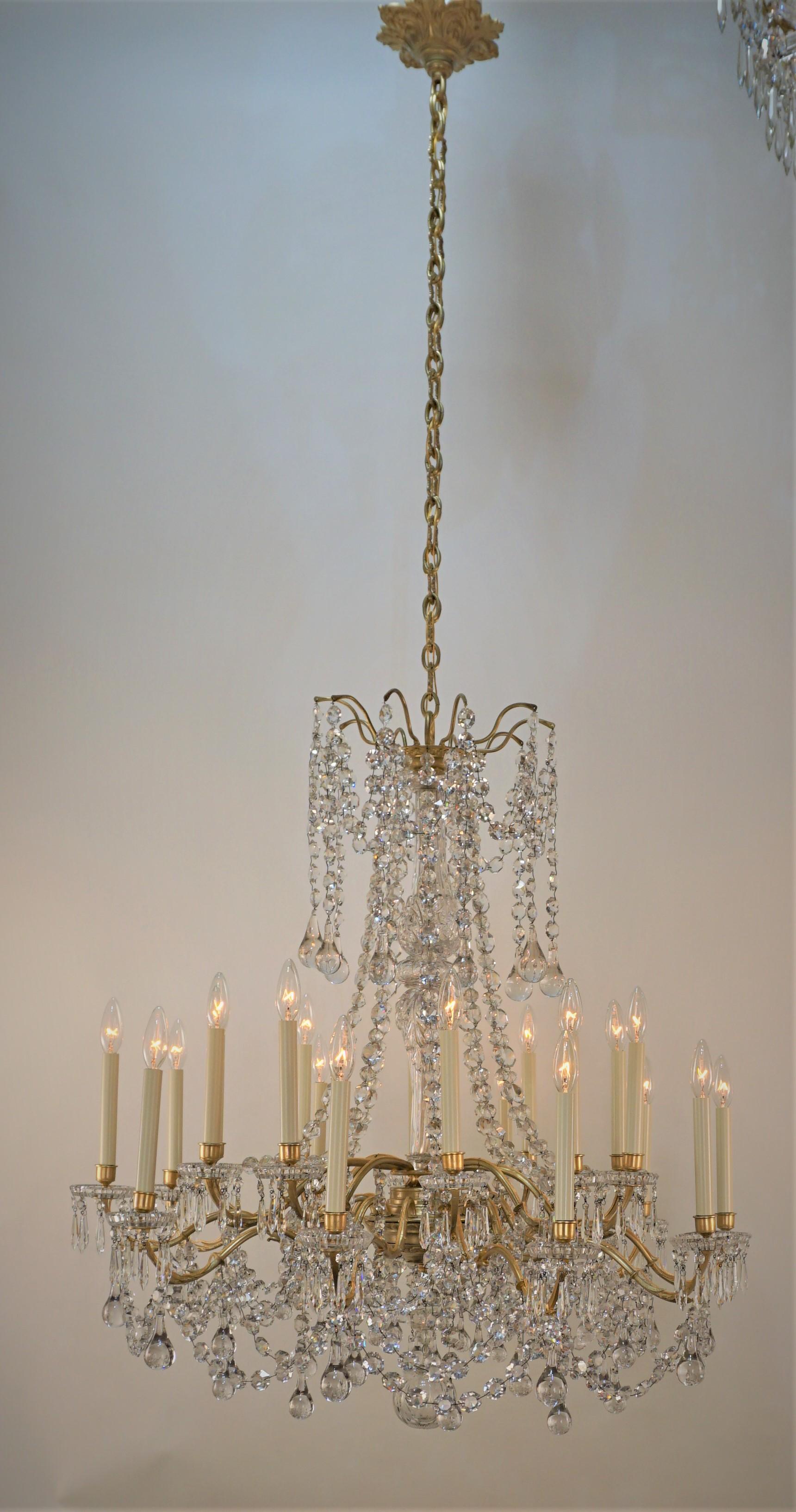 Elegant twenty lights signed Baccarat crystal and bronze chandelier.
Professionally rewired and ready for installation.
Measurement: width 37
