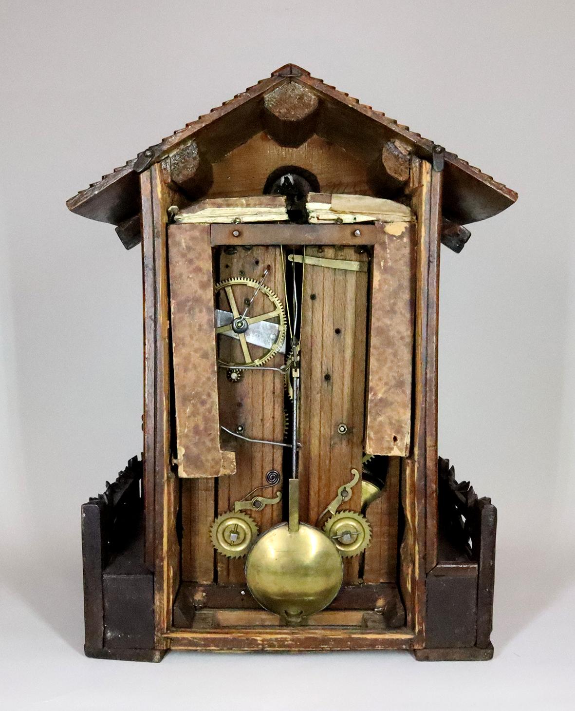 Forêt-Noire Horloge de table Cuckoo à deux fusées du 19ème siècle par Beha en vente