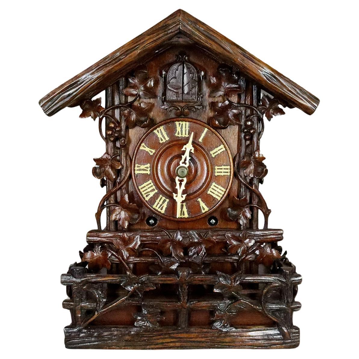 Horloge de table Cuckoo à deux fusées du 19ème siècle par Beha