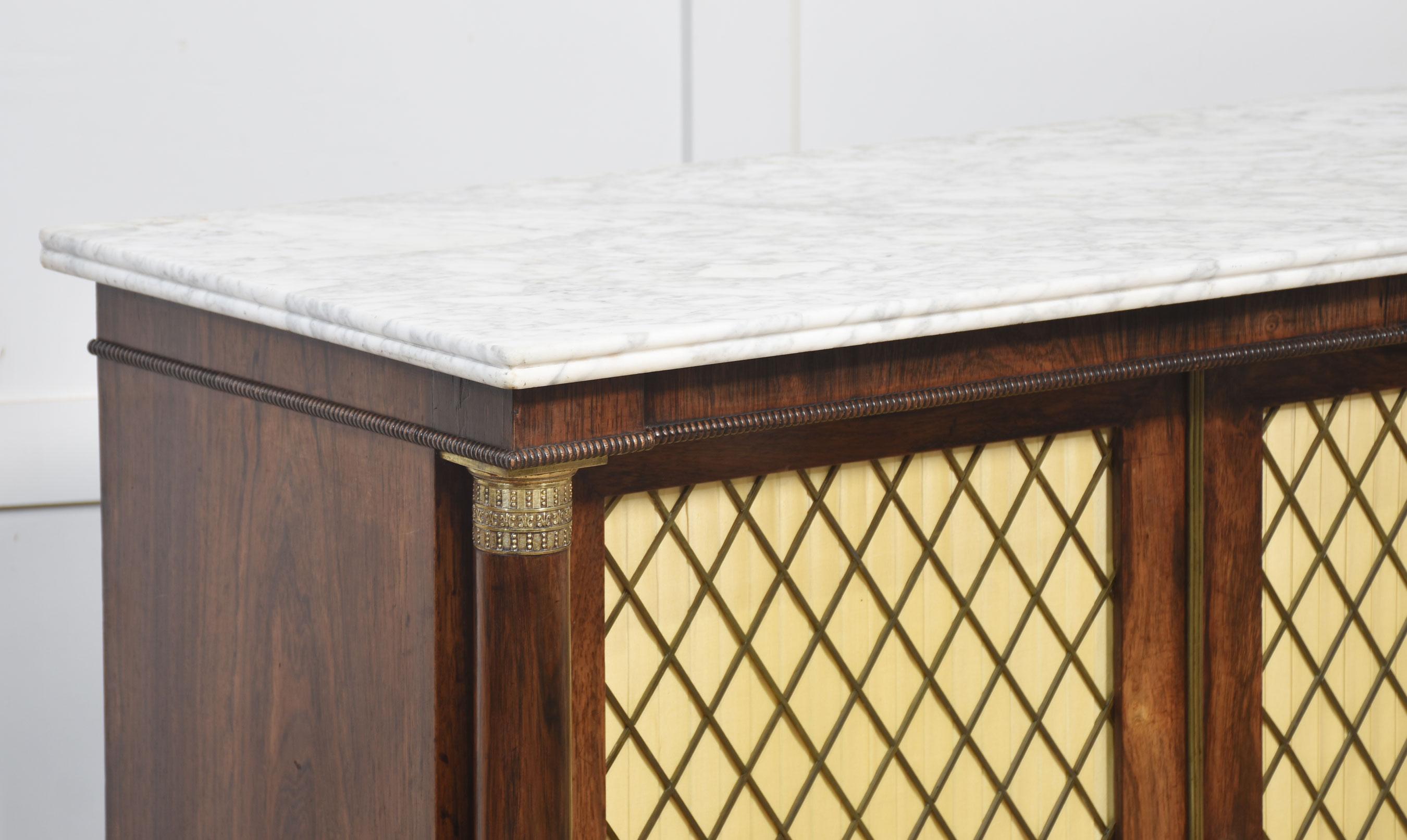 Armario de dos puertas del siglo XIX Madera en venta