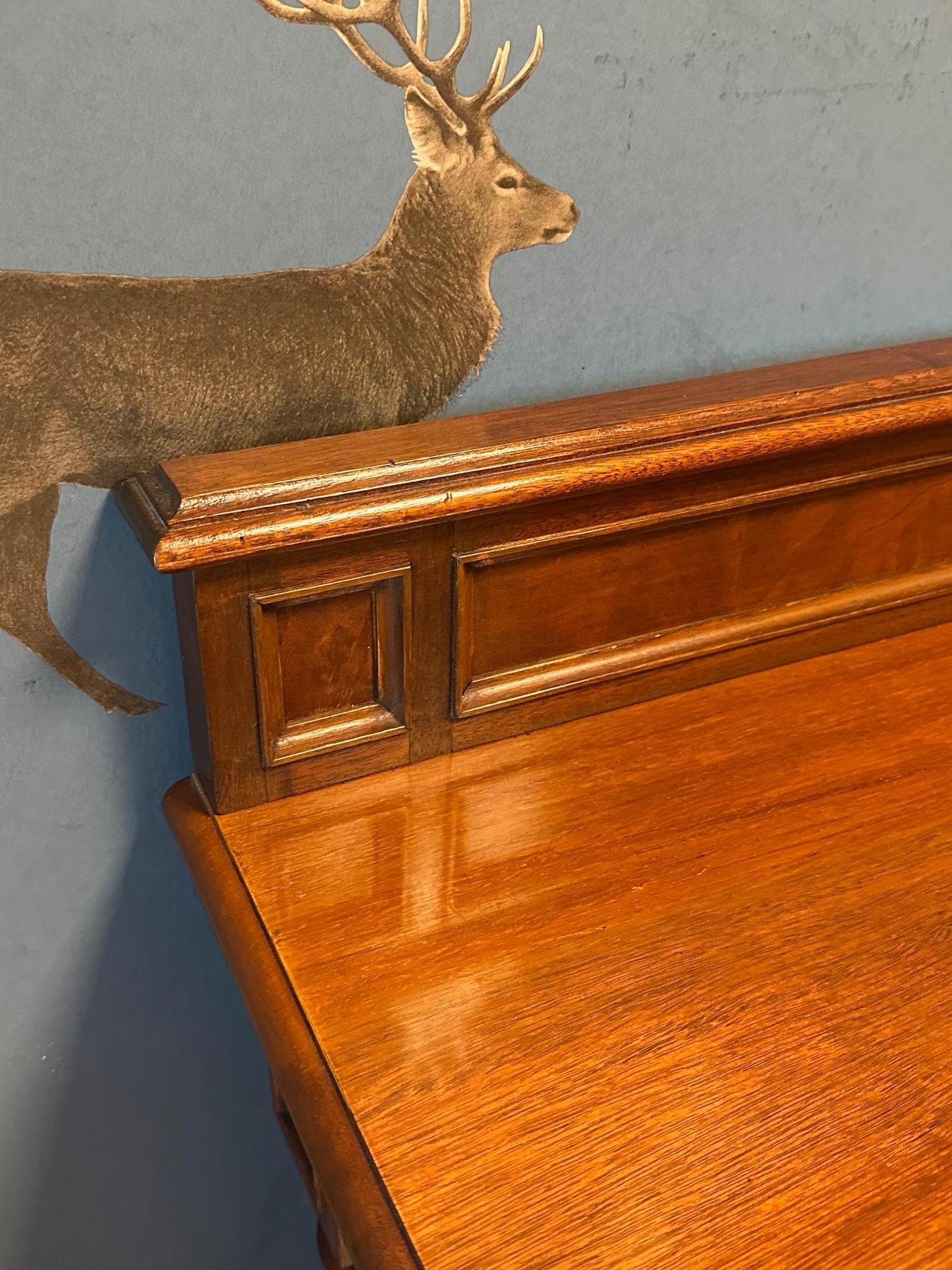 Milieu du XIXe siècle 19ème siècle  table d'appoint à deux tiroirs en vente