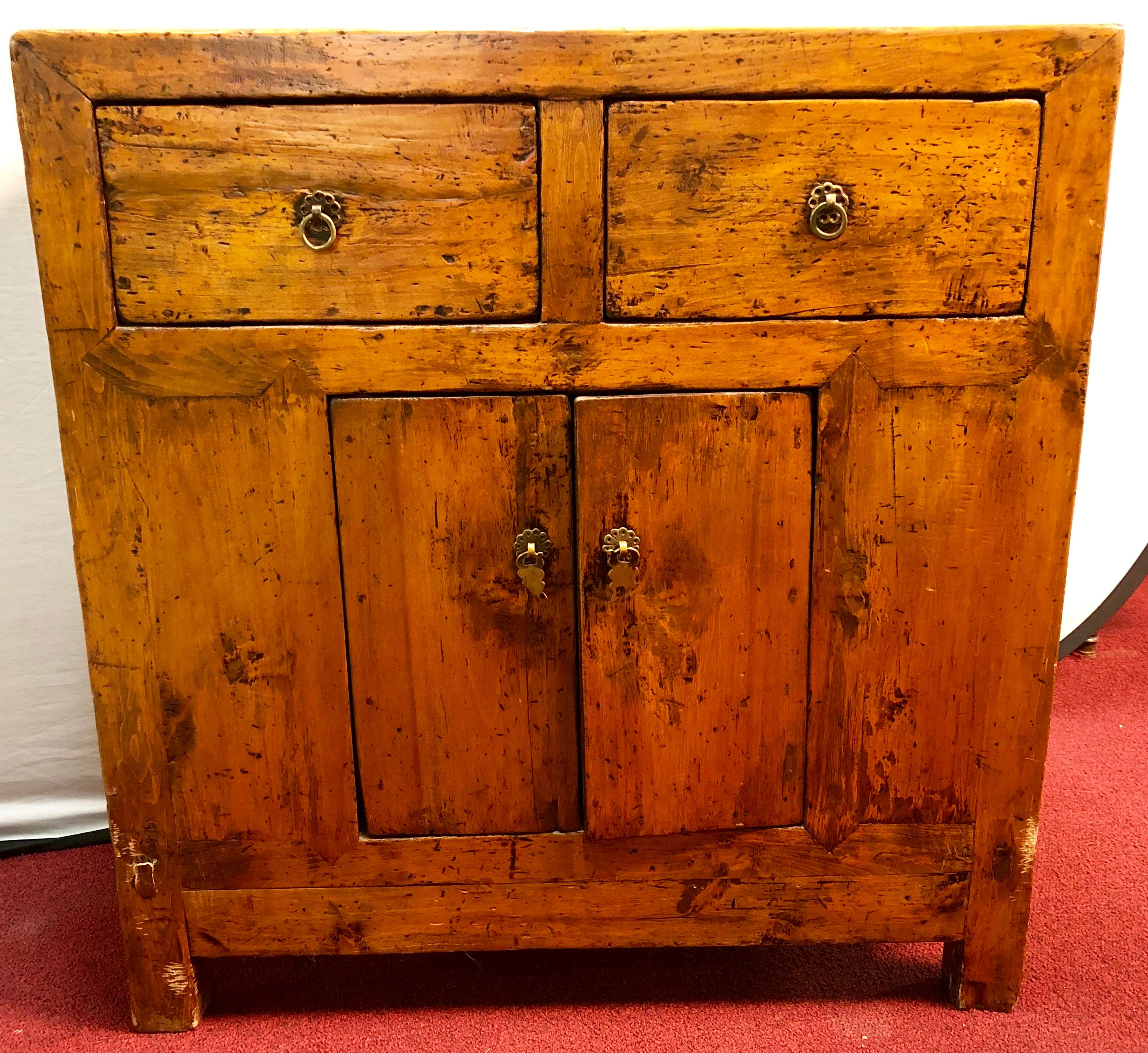 19th century two over two small chest of drawers or nightstand. A lovely chest of drawers having two upper drawers or two-door leading to a shelved interior.

Lia.