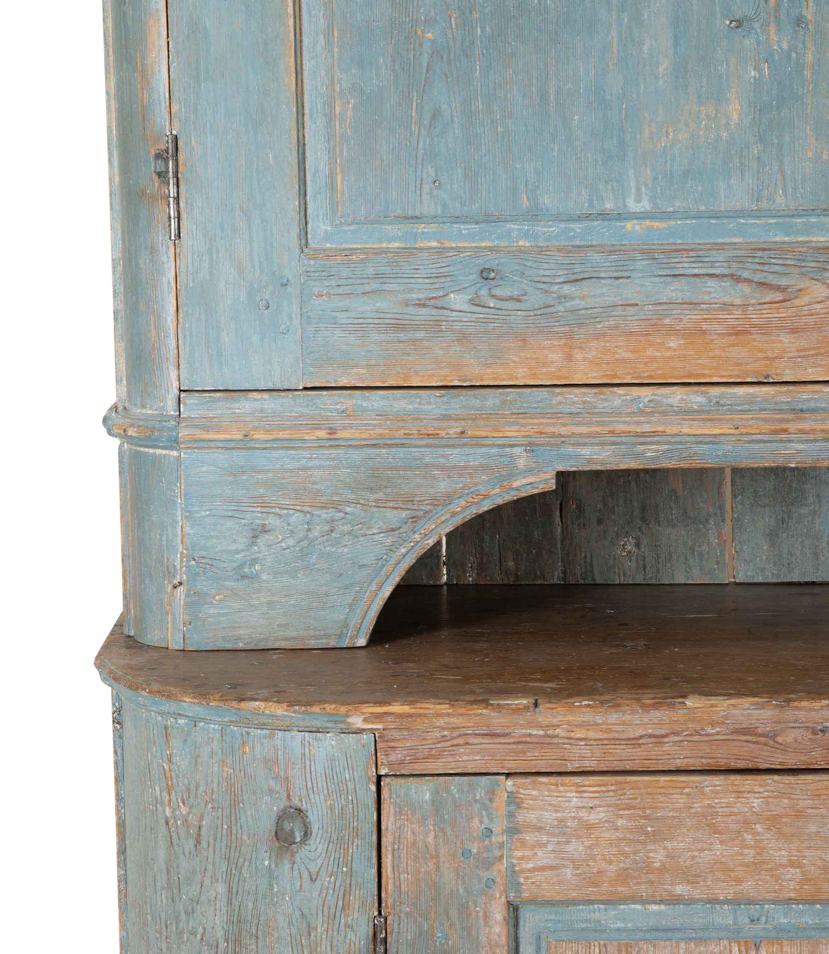 19th Century Two Part Cabinet in Original Paint, from Umea Vasterbotten, Sweden In Good Condition For Sale In Tetbury, Gloucestershire