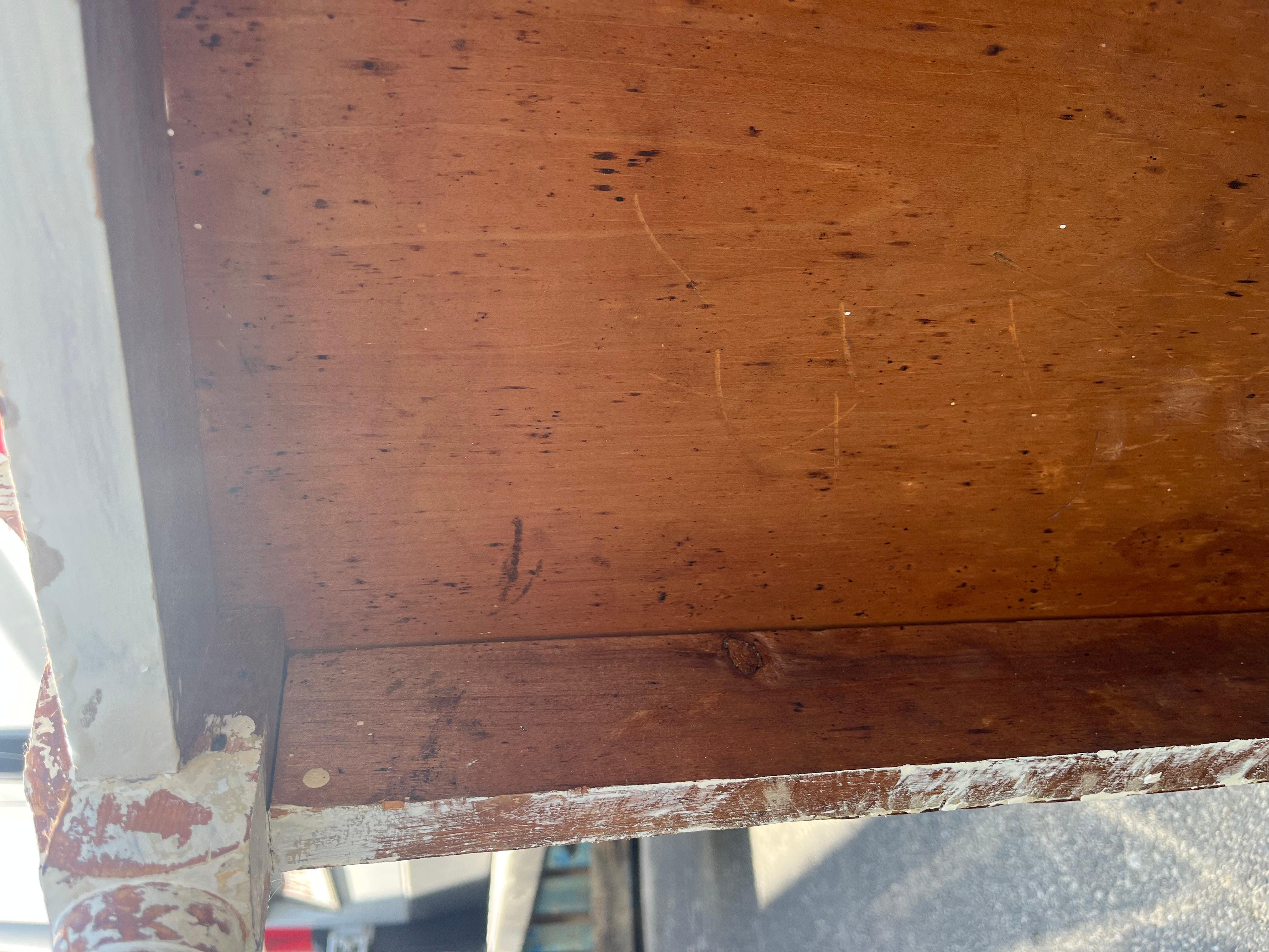 Meuble de toilette à deux étages du 19ème siècle en peinture blanche d'origine en vente 3