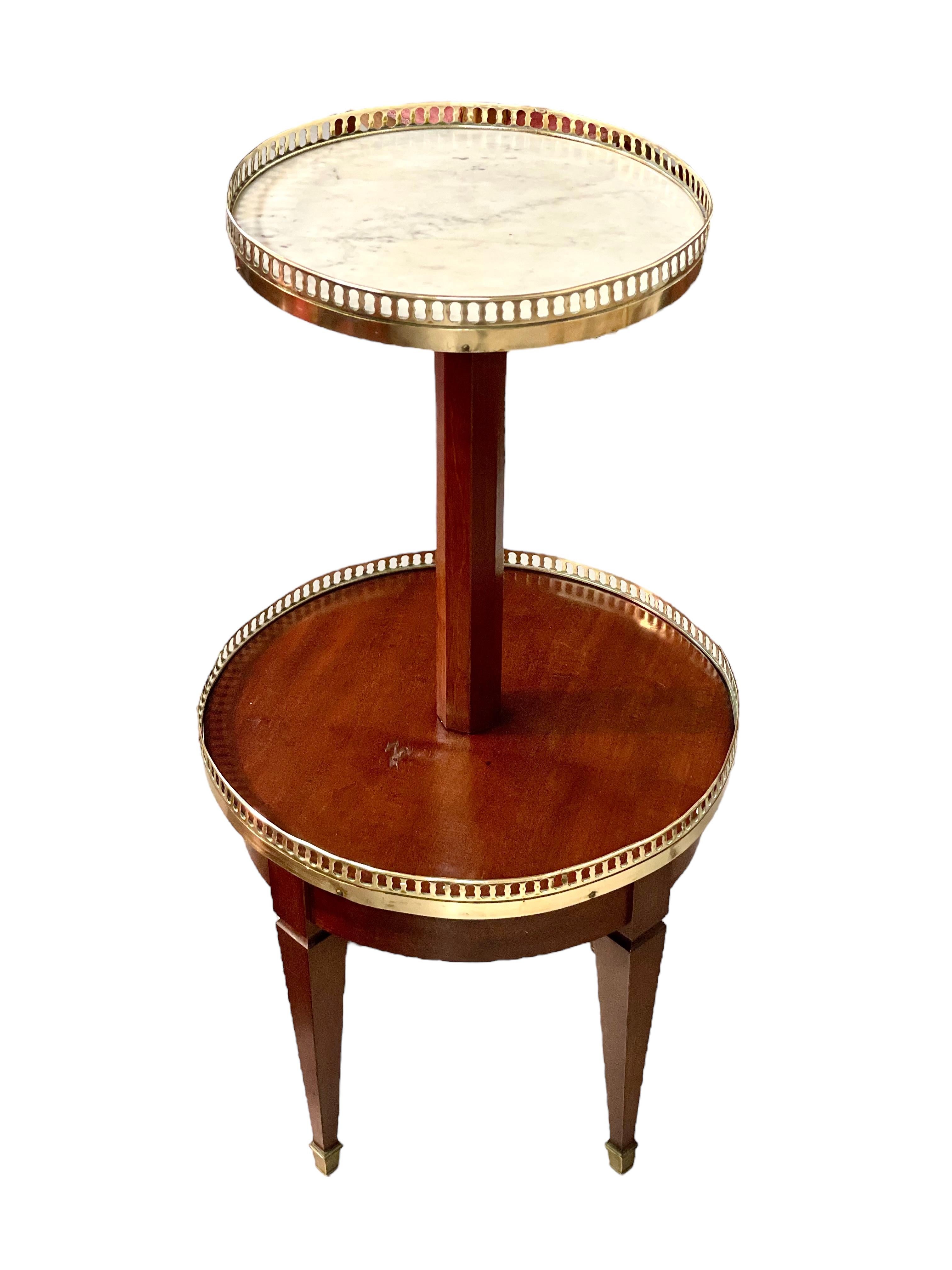 Zweistöckiger „Dumb Waiter“-Tisch aus dem 19. Jahrhundert  (Louis XVI.) im Angebot