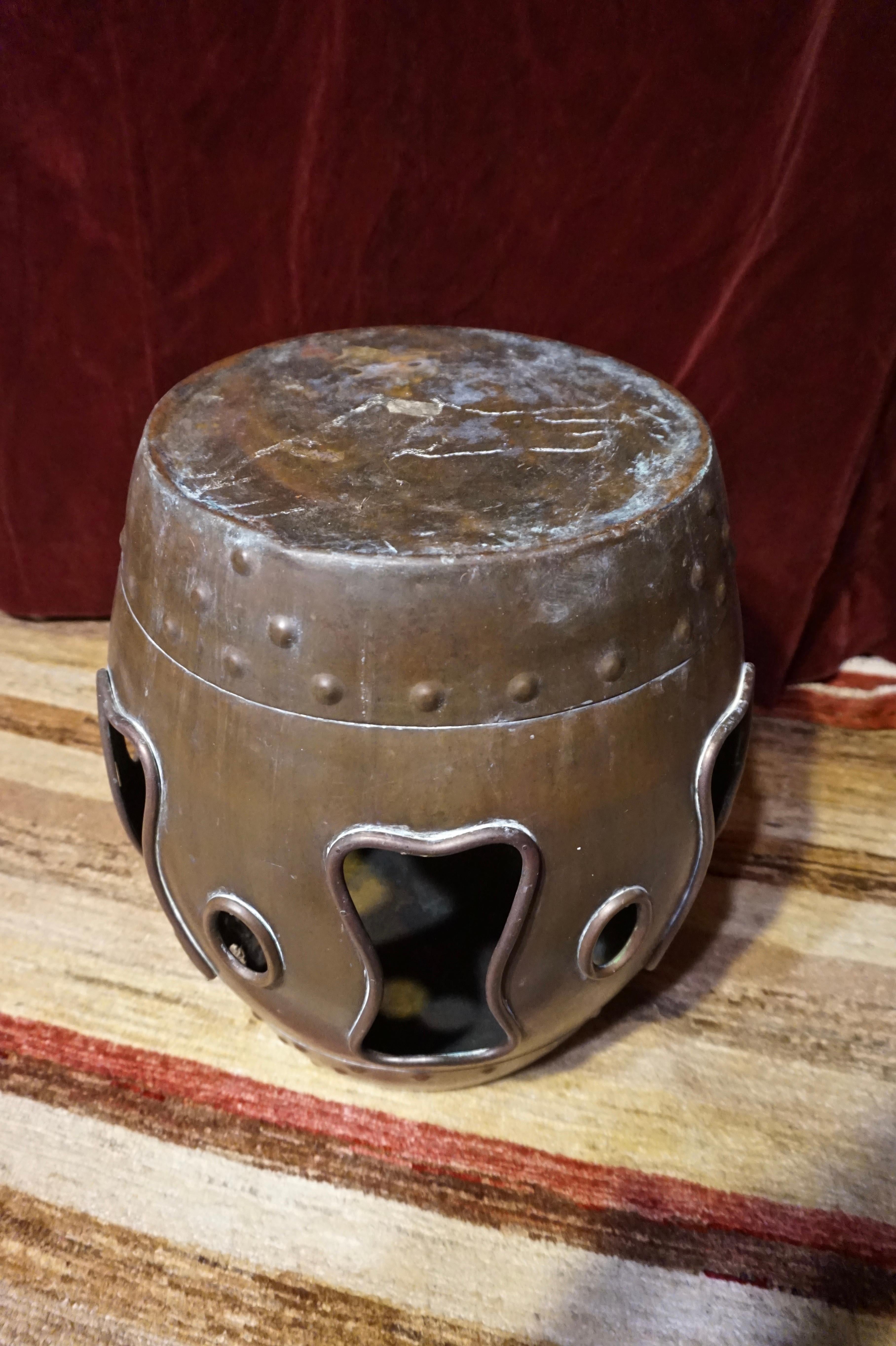 19th Century Two-Tone Patinated Chinese Brass & Copper Garden Barrel Drum Stool For Sale 3