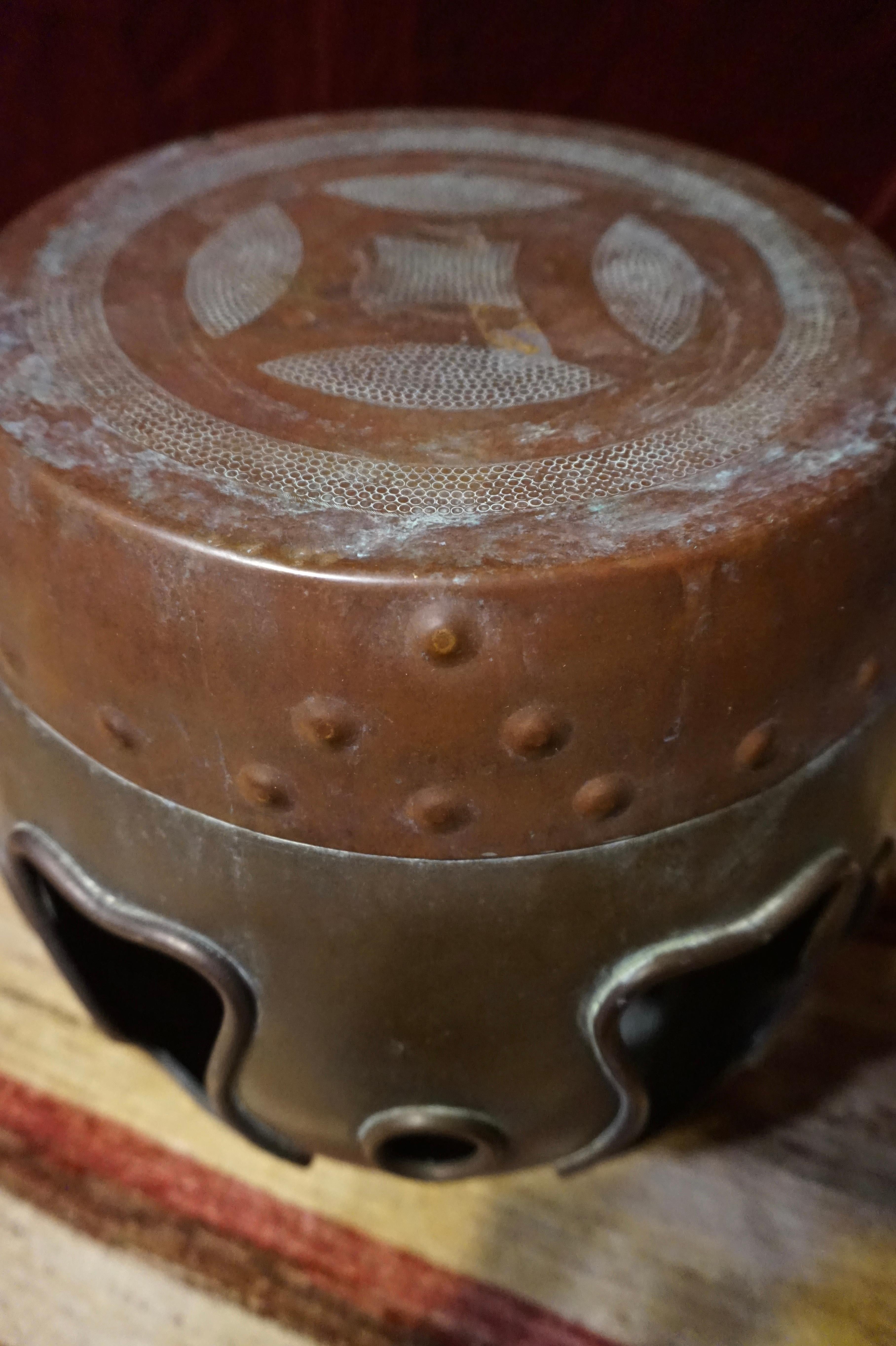 19th Century Two-Tone Patinated Chinese Brass & Copper Garden Barrel Drum Stool For Sale 4