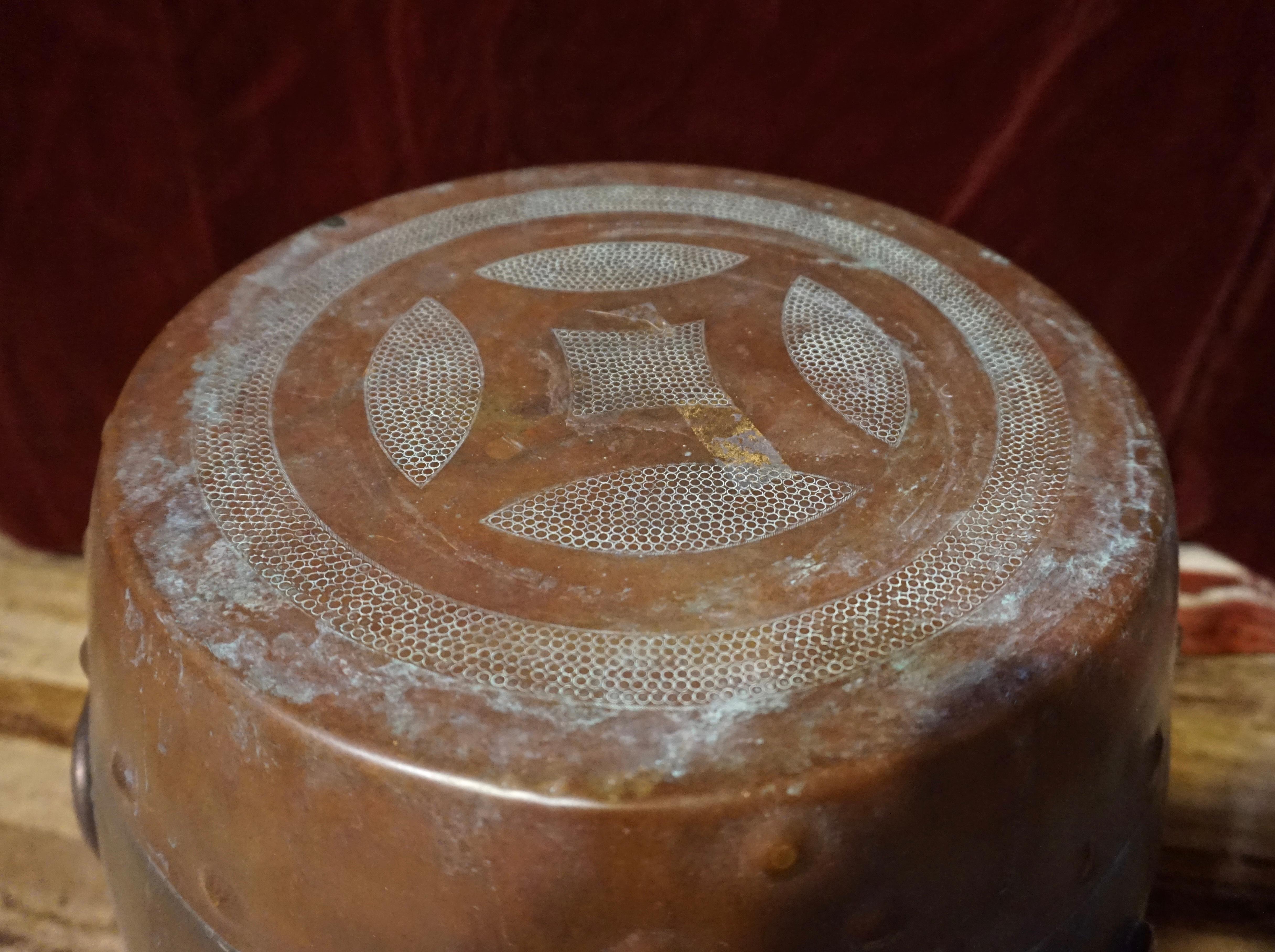 19th Century Two-Tone Patinated Chinese Brass & Copper Garden Barrel Drum Stool For Sale 5