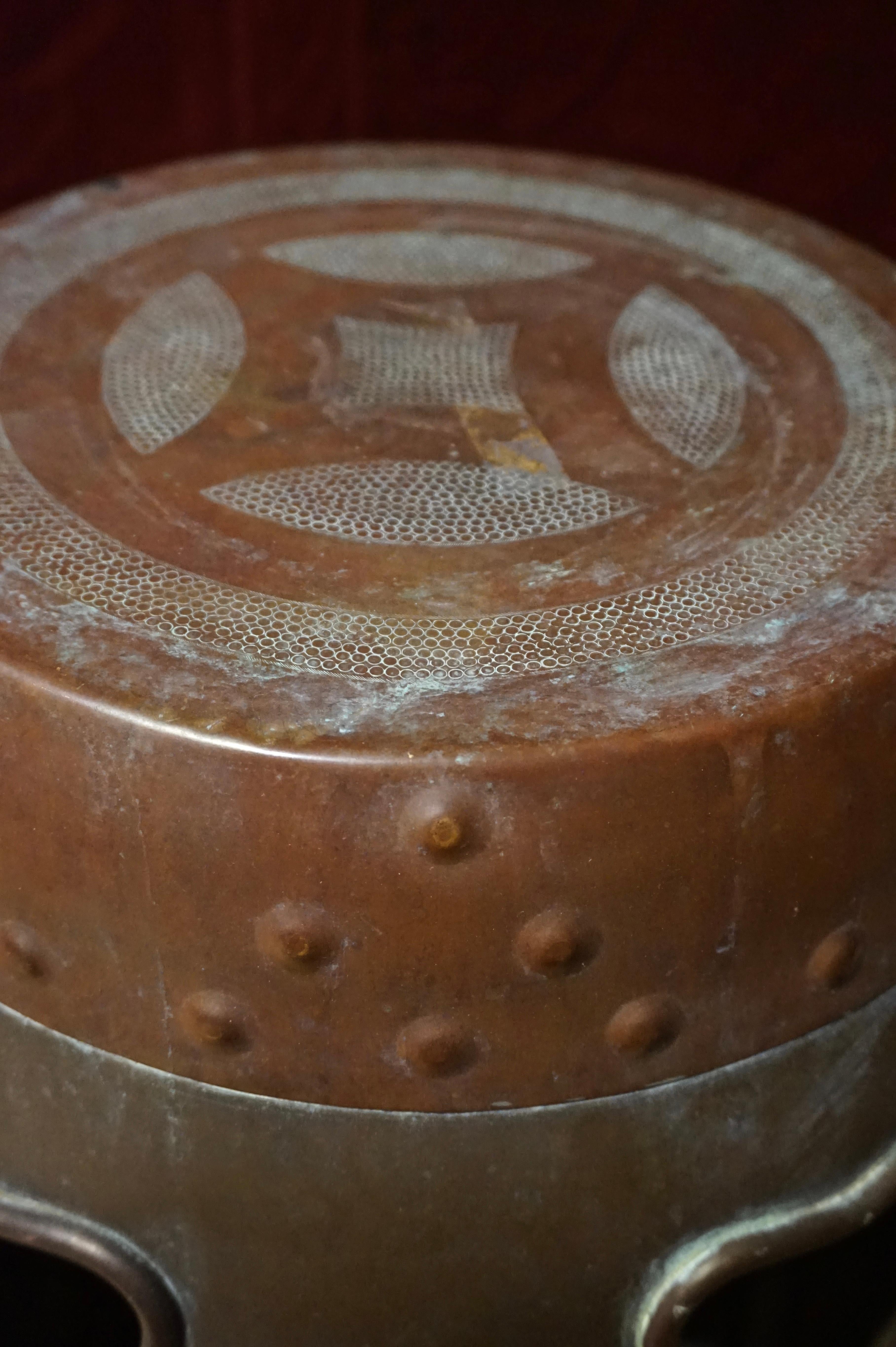 19th Century Two-Tone Patinated Chinese Brass & Copper Garden Barrel Drum Stool For Sale 6