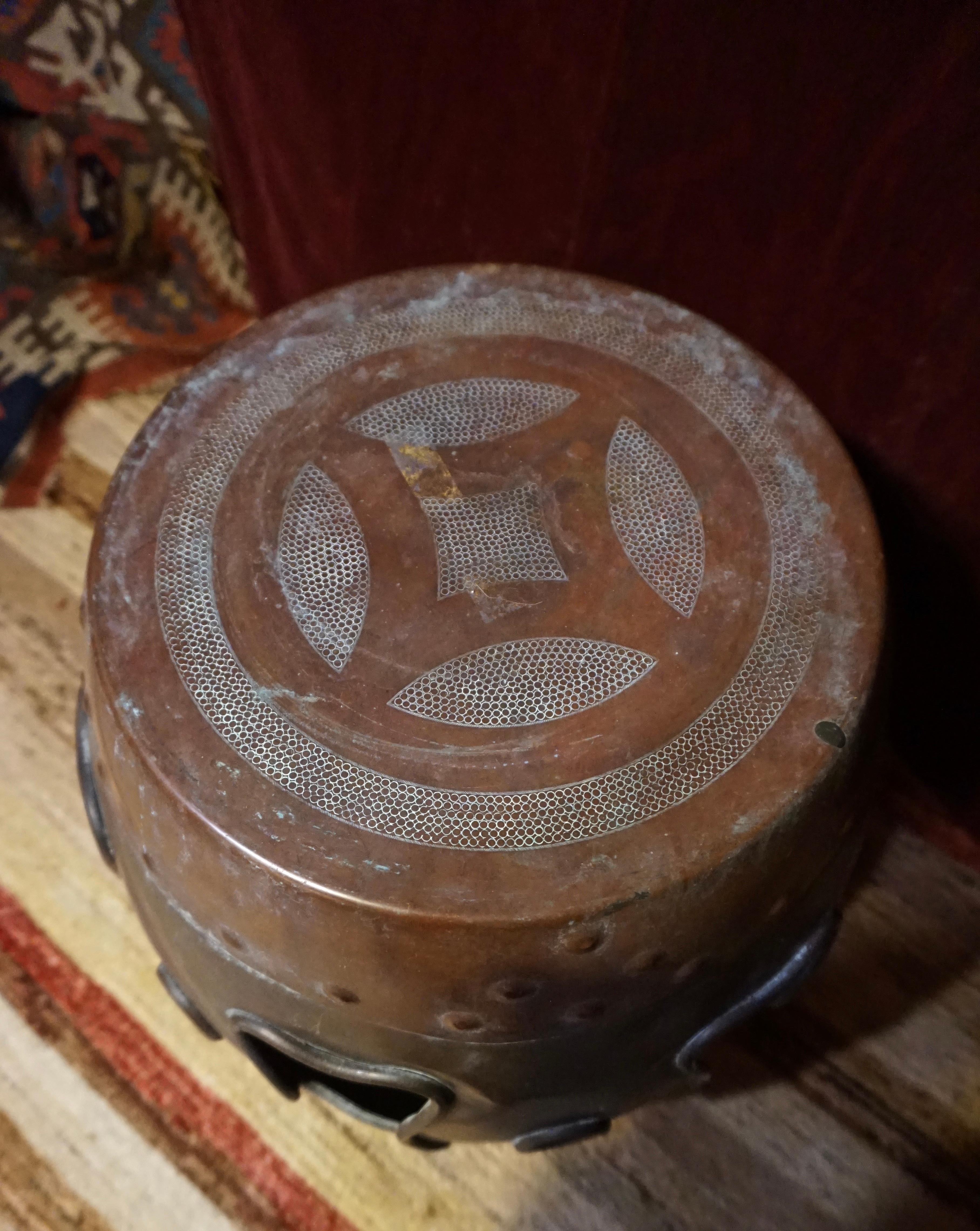 19th Century Two-Tone Patinated Chinese Brass & Copper Garden Barrel Drum Stool In Good Condition For Sale In Vancouver, British Columbia