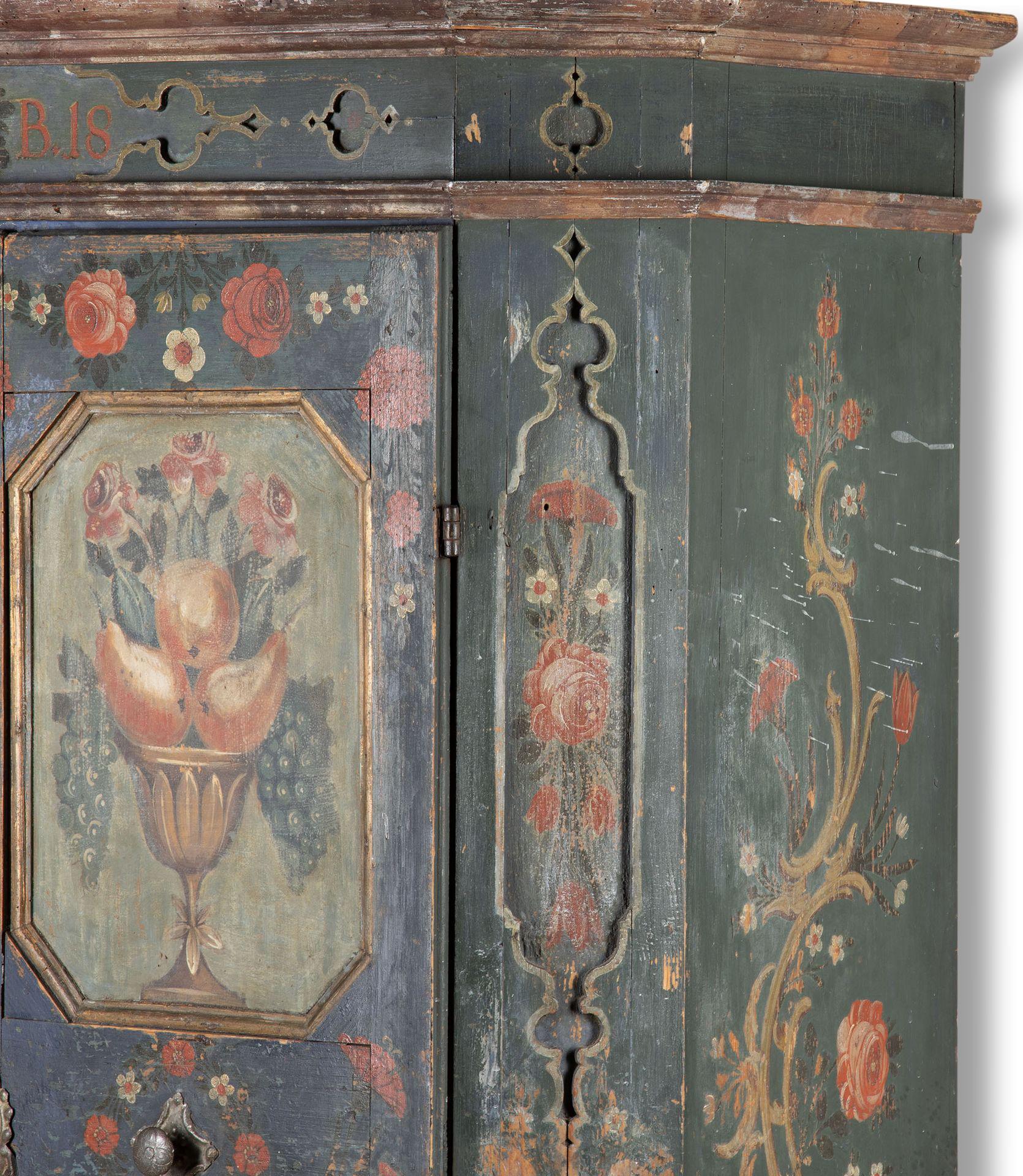 Credenza tirolese del XIX secolo in pino dipinta a mano In condizioni buone in vendita a Tetbury, Gloucestershire