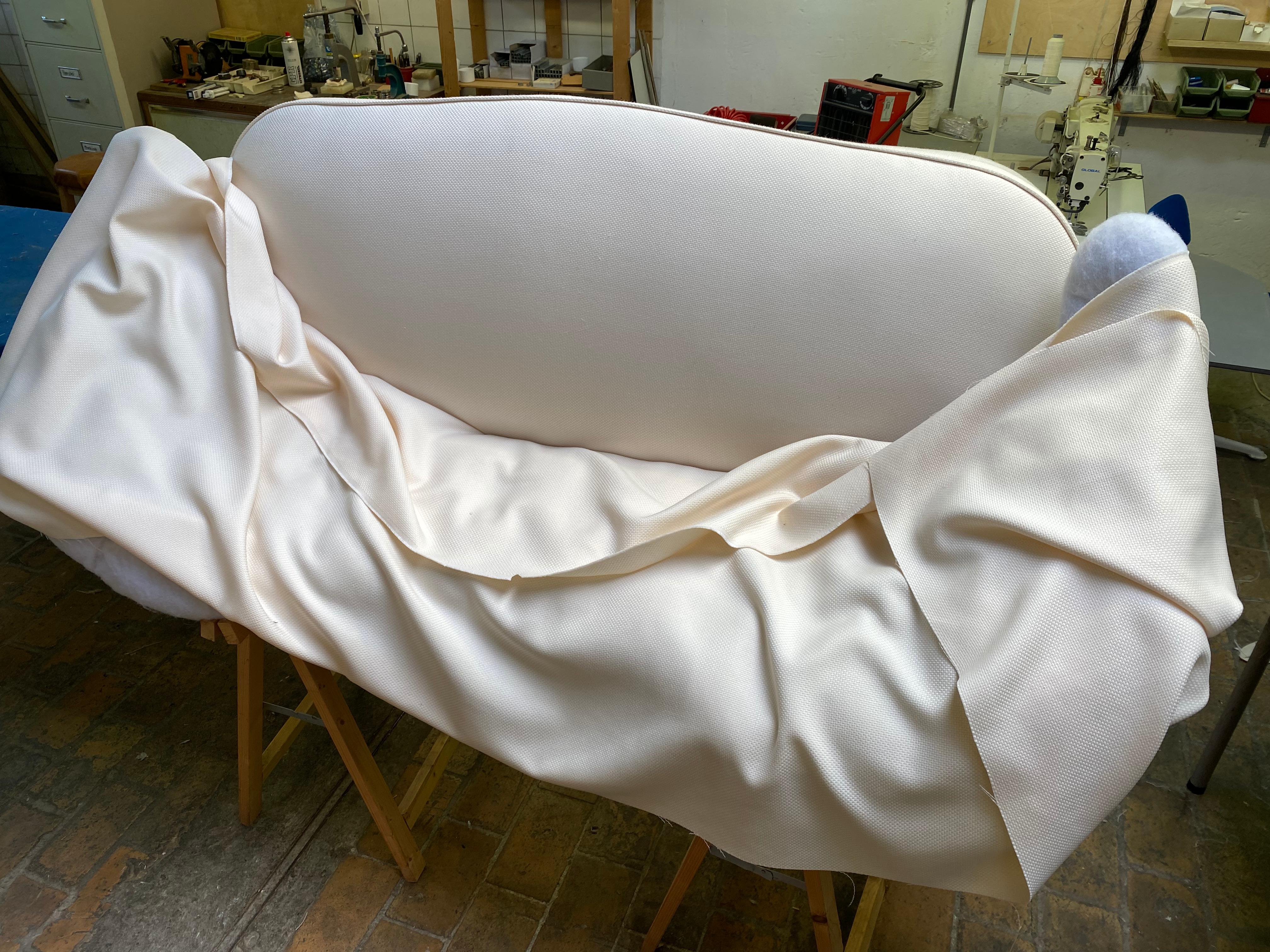 Canapé victorien britannique du 19ème siècle à dos à double cuillère avec tapisserie De Ploeg  en vente 5