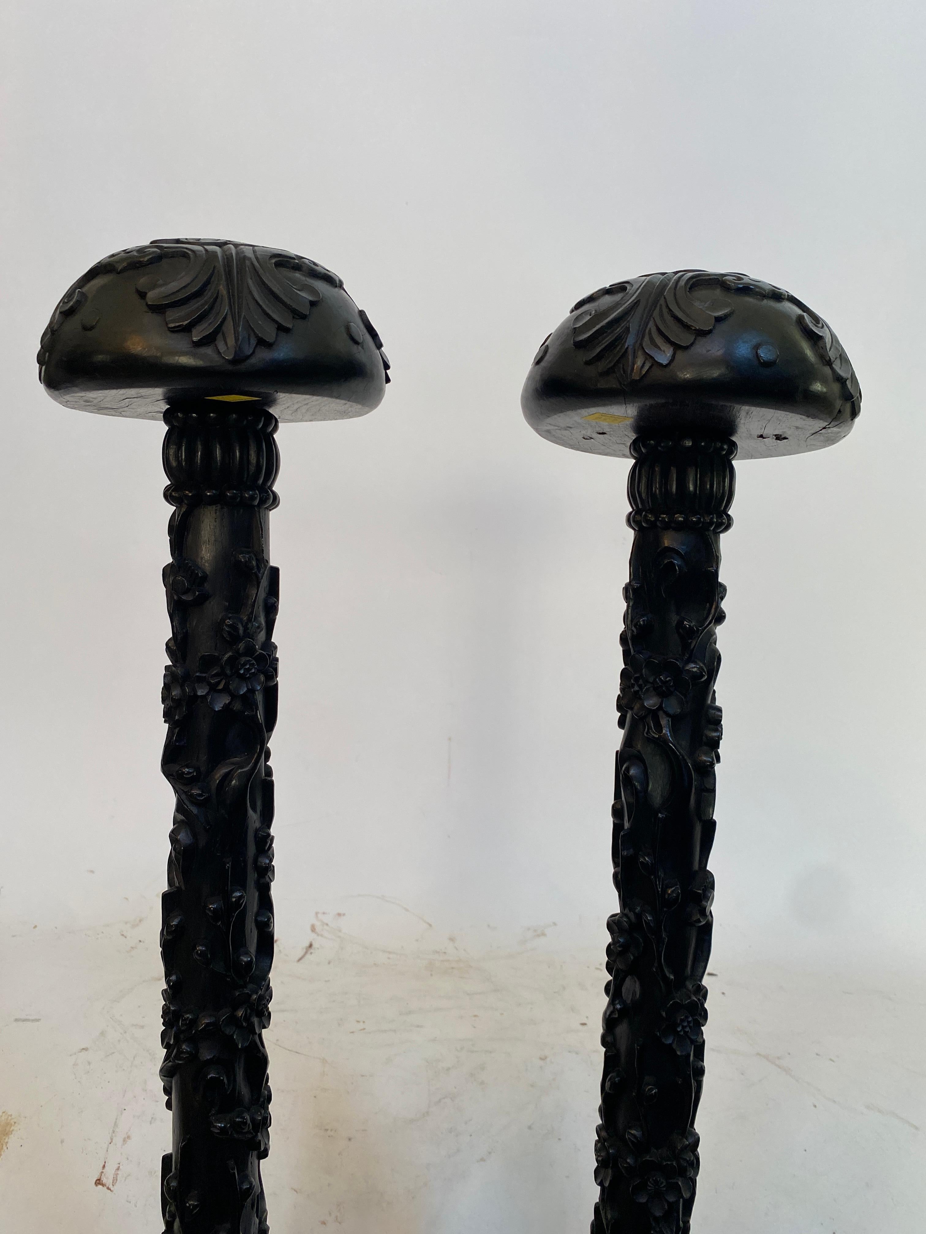 Soportes altos de flores de madera tallada china, únicos del siglo XIX Madera dura en venta