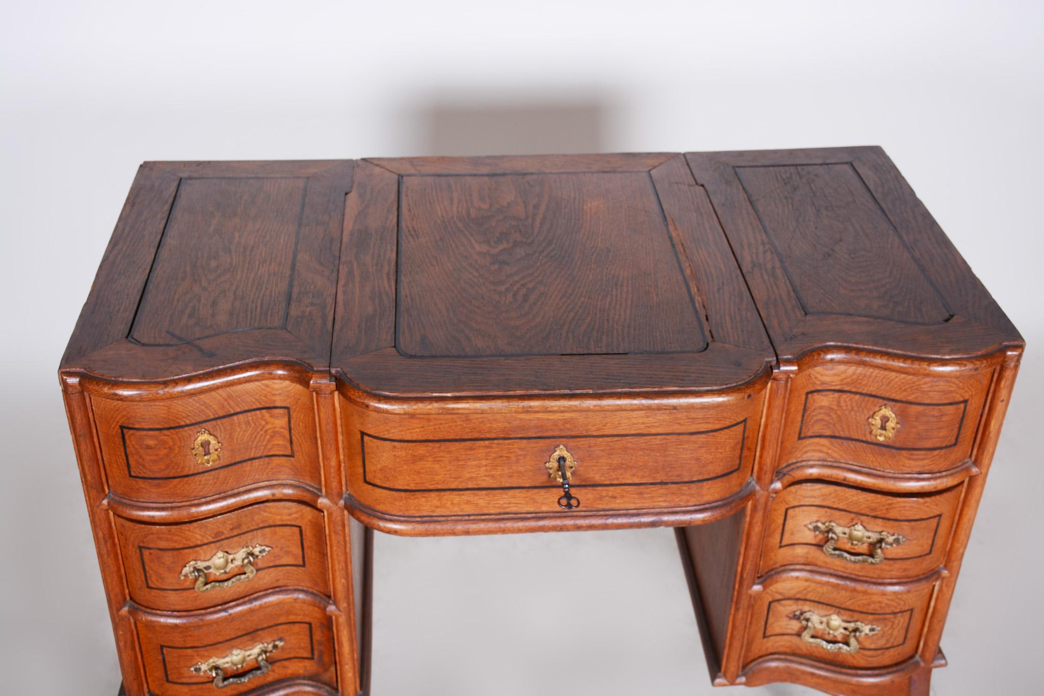 19th Century Unique Brown Czech Baroque Oak Writing Desk with Mirror, 1820s In Good Condition In Horomerice, CZ