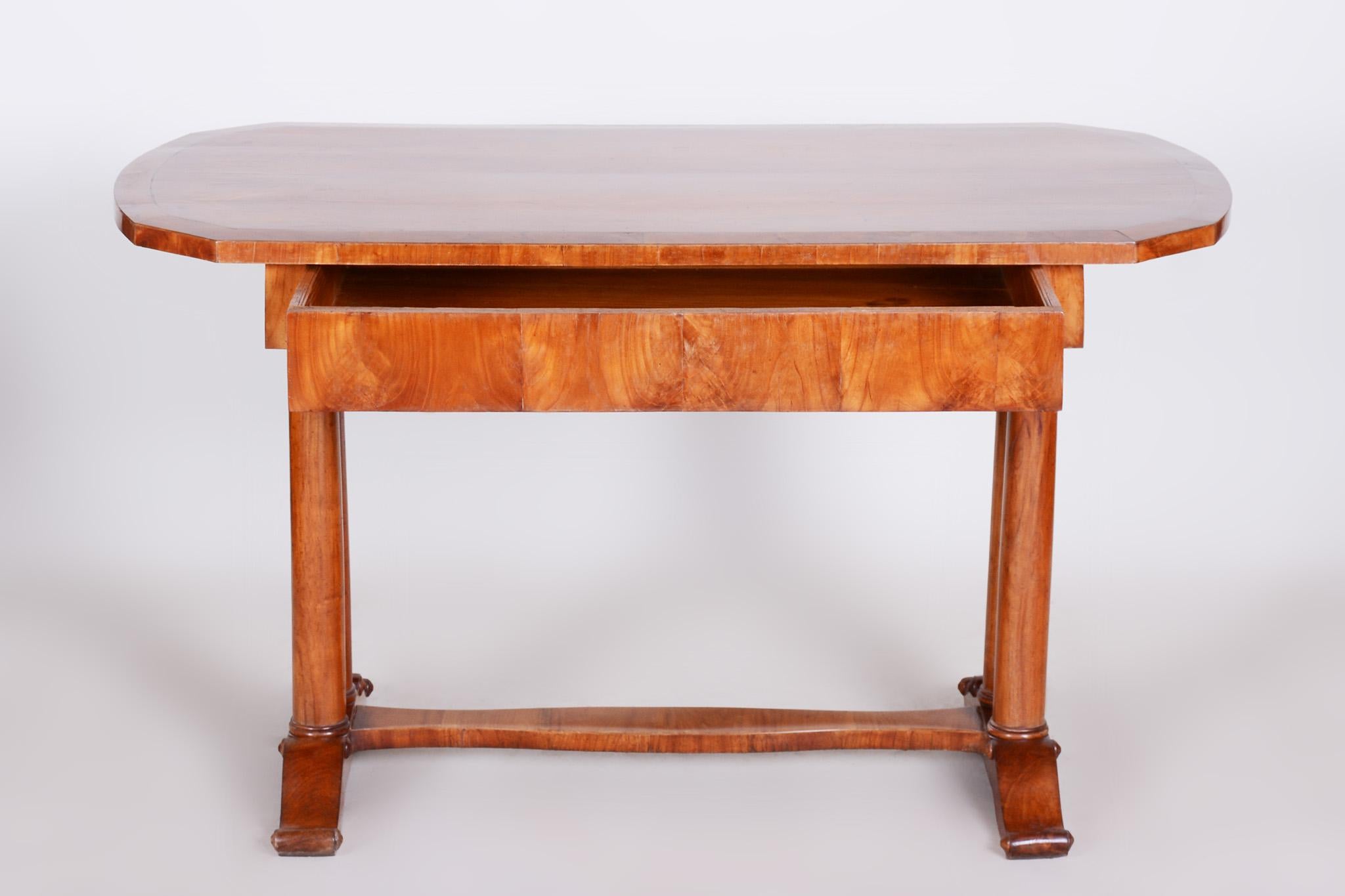 19th Century Unique Restored Austrian Biedermeier Maple Writing Desk, 1830s In Good Condition For Sale In Horomerice, CZ