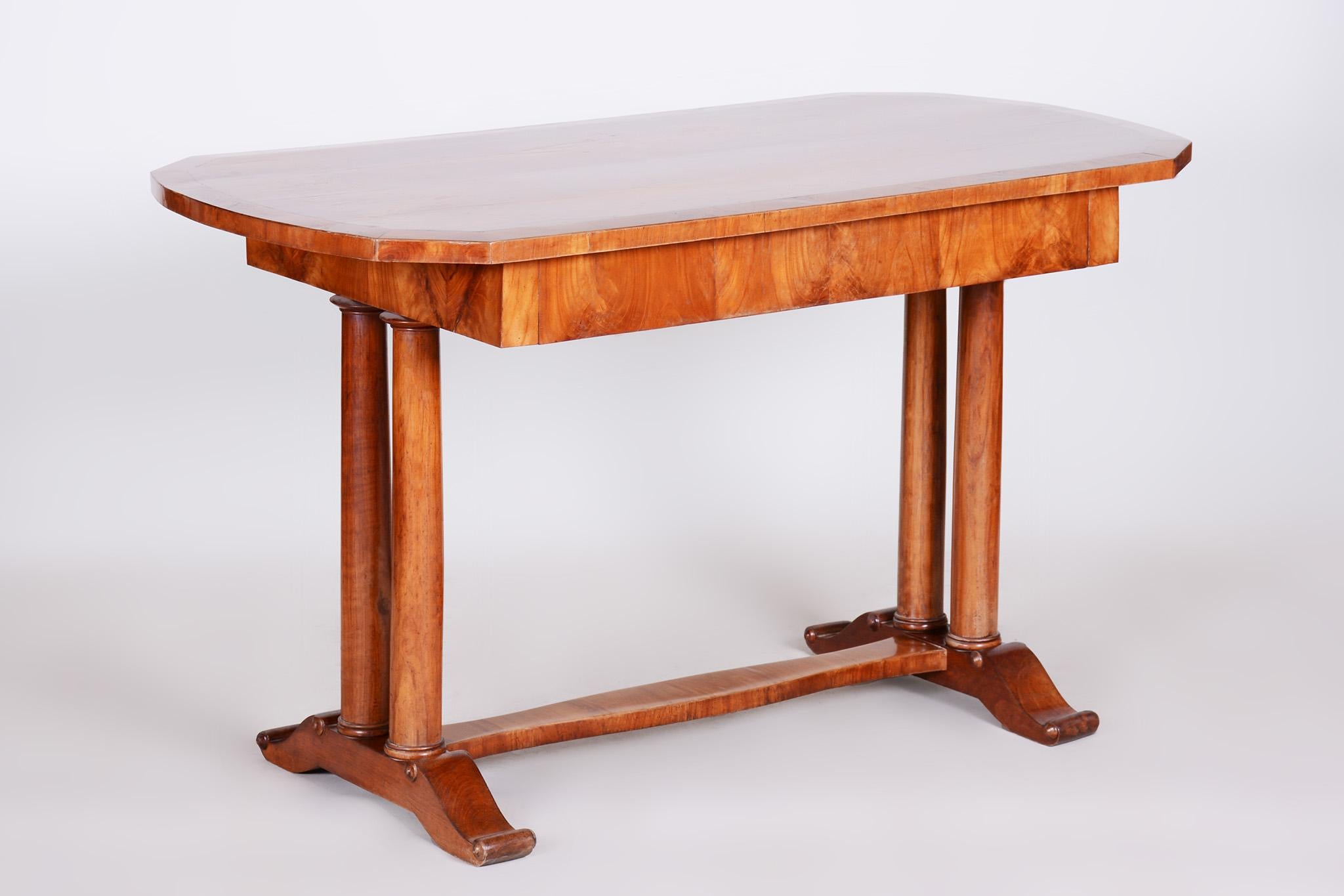 19th Century Unique Restored Austrian Biedermeier Maple Writing Desk, 1830s For Sale 1