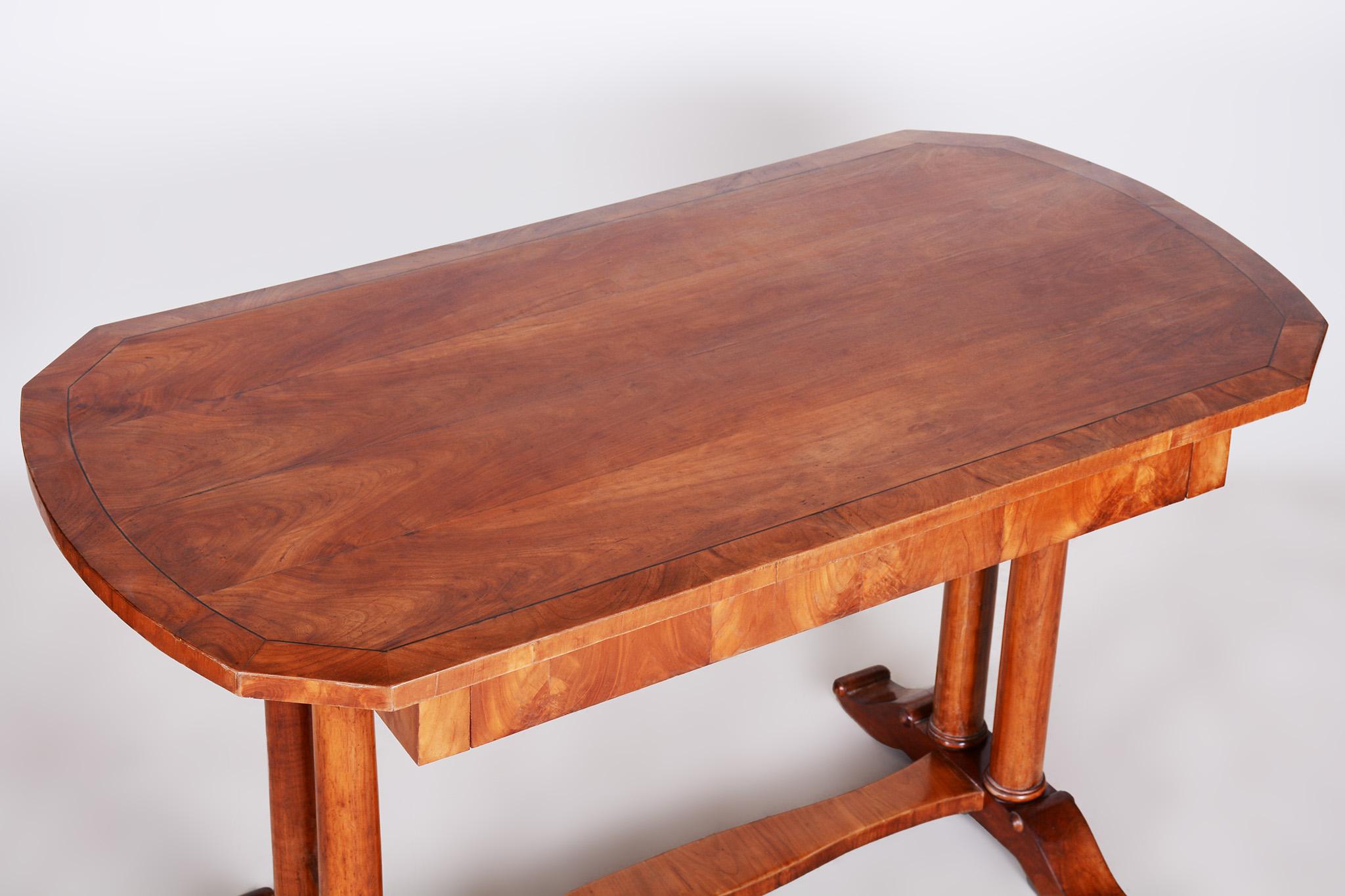 Scrivania Biedermeier austriaca in acero del XIX secolo, restaurata e unica, anni '30 del XIX secolo in vendita 2